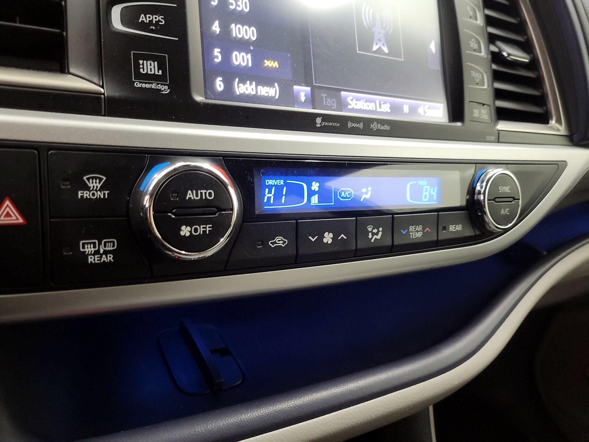 Thumbnail: 2019 Toyota Highlander - 17