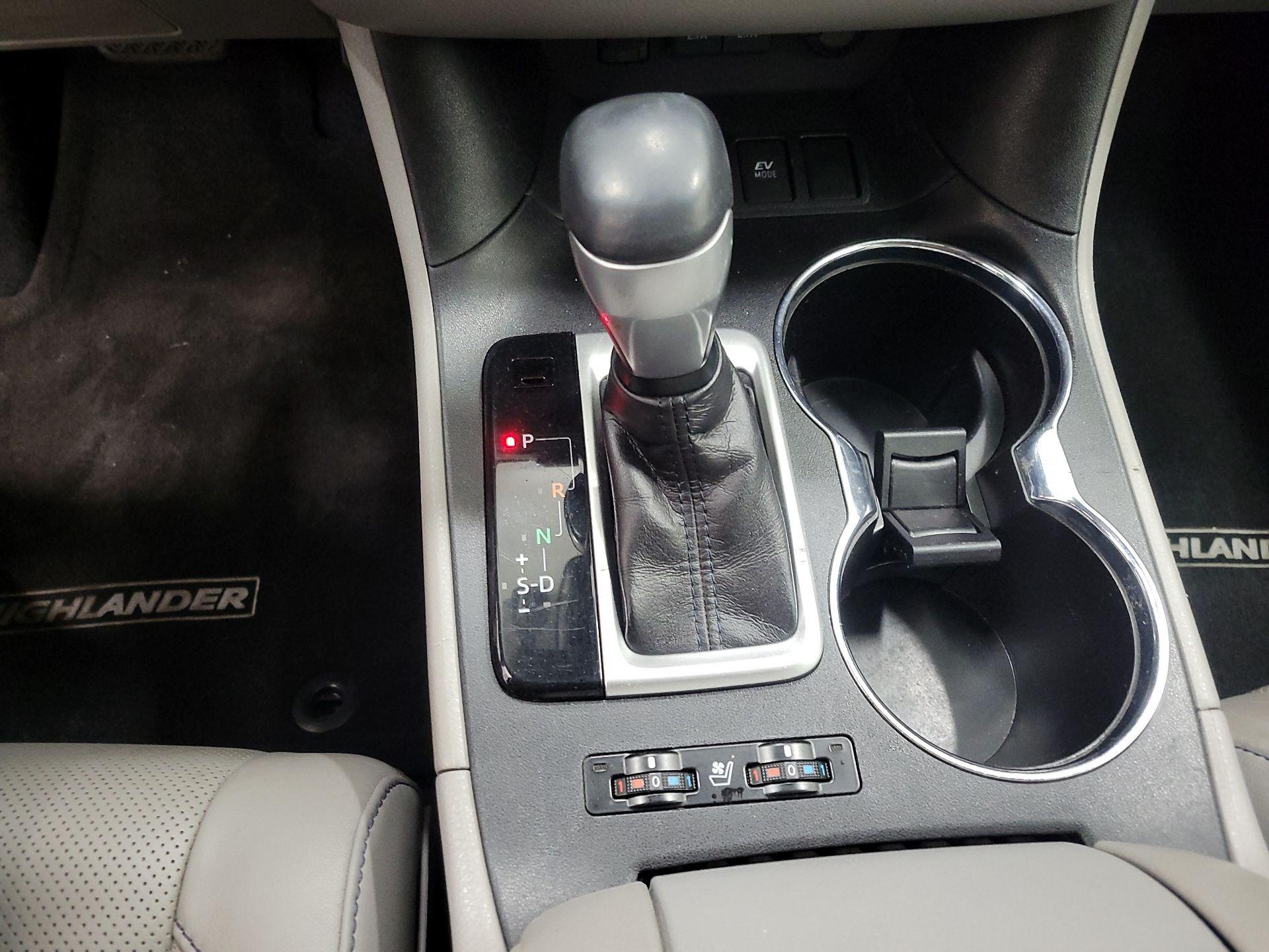 Thumbnail: 2019 Toyota Highlander - 18