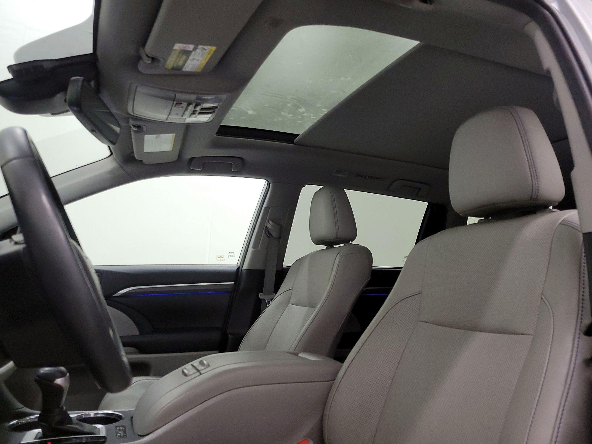 Thumbnail: 2019 Toyota Highlander - 20