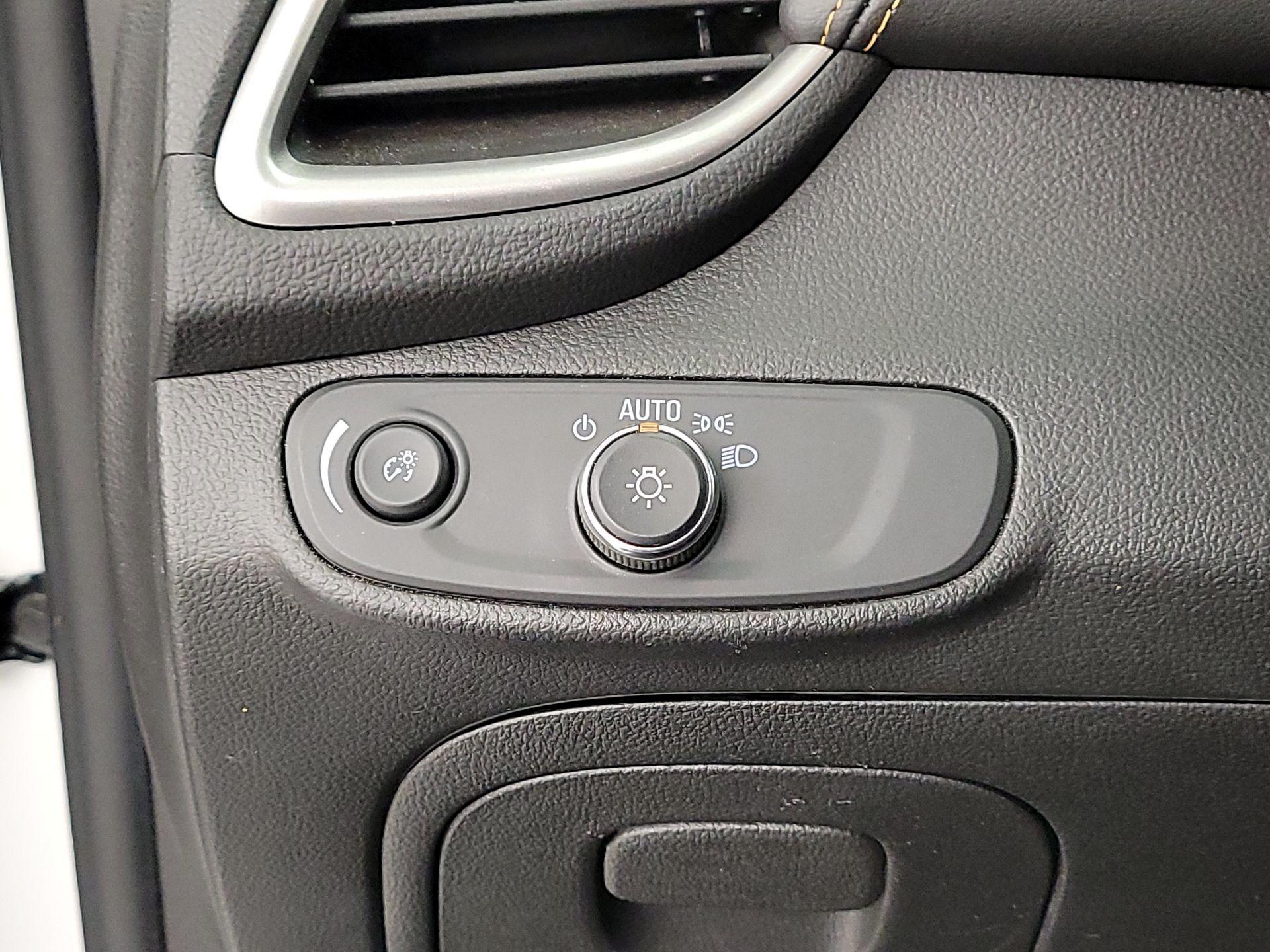 Thumbnail: 2020 Chevrolet Trax - 13