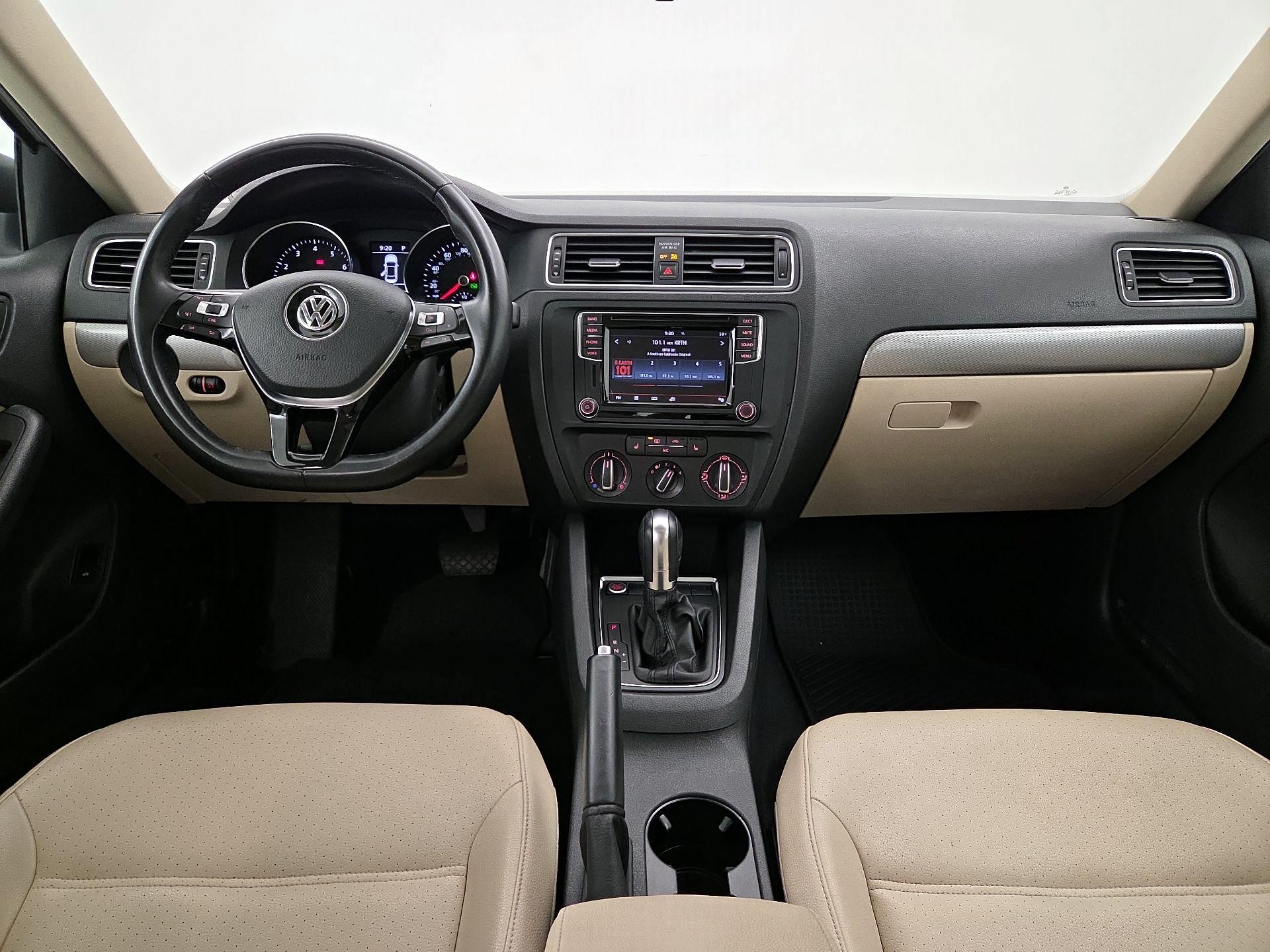 Thumbnail: 2017 Volkswagen Jetta - 9