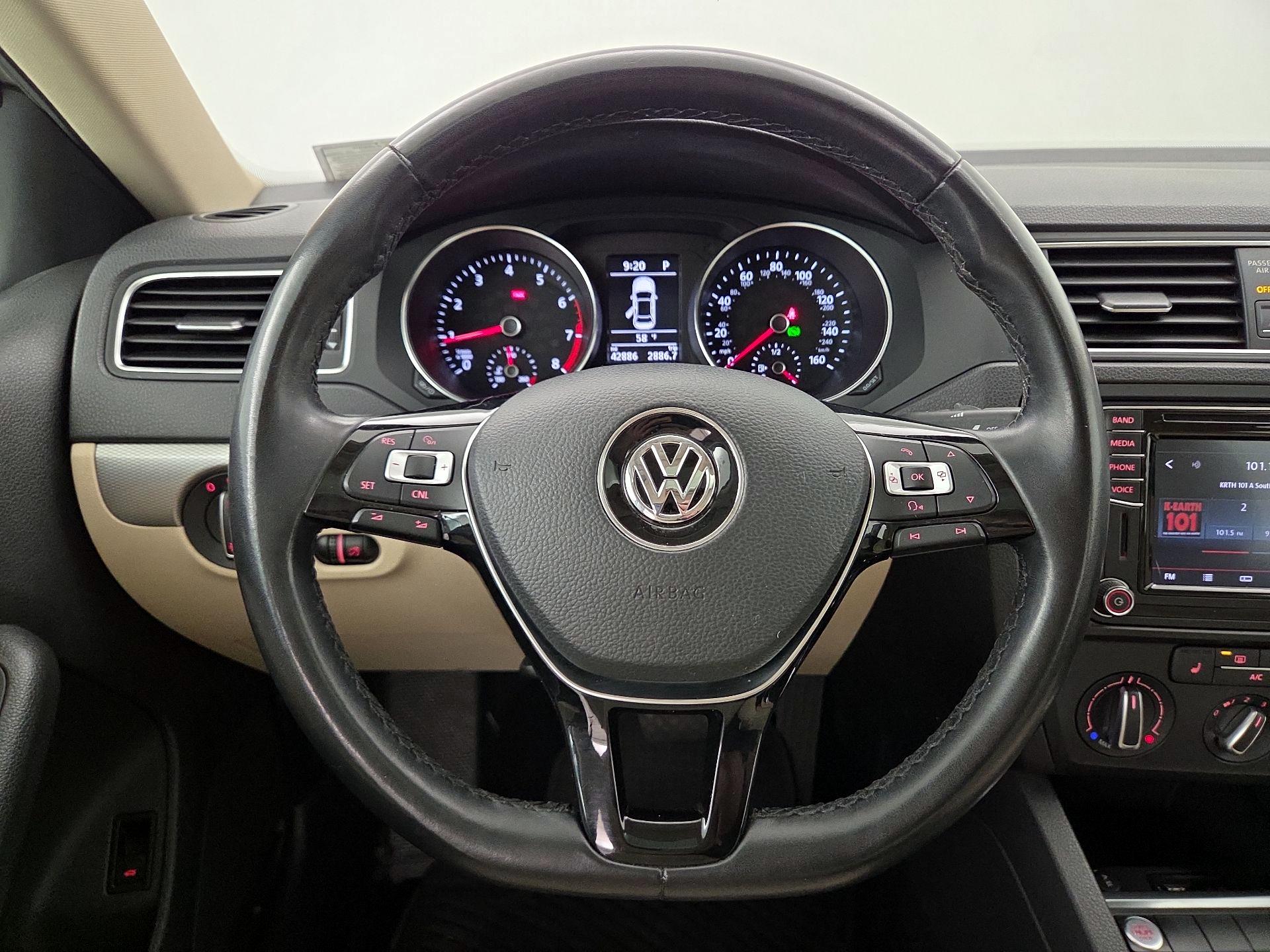 Thumbnail: 2017 Volkswagen Jetta - 10