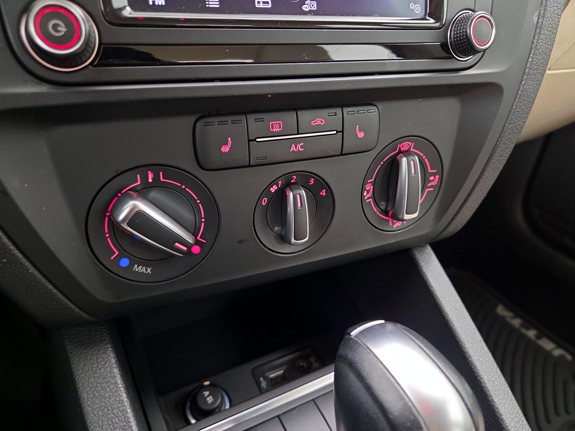 Thumbnail: 2017 Volkswagen Jetta - 16