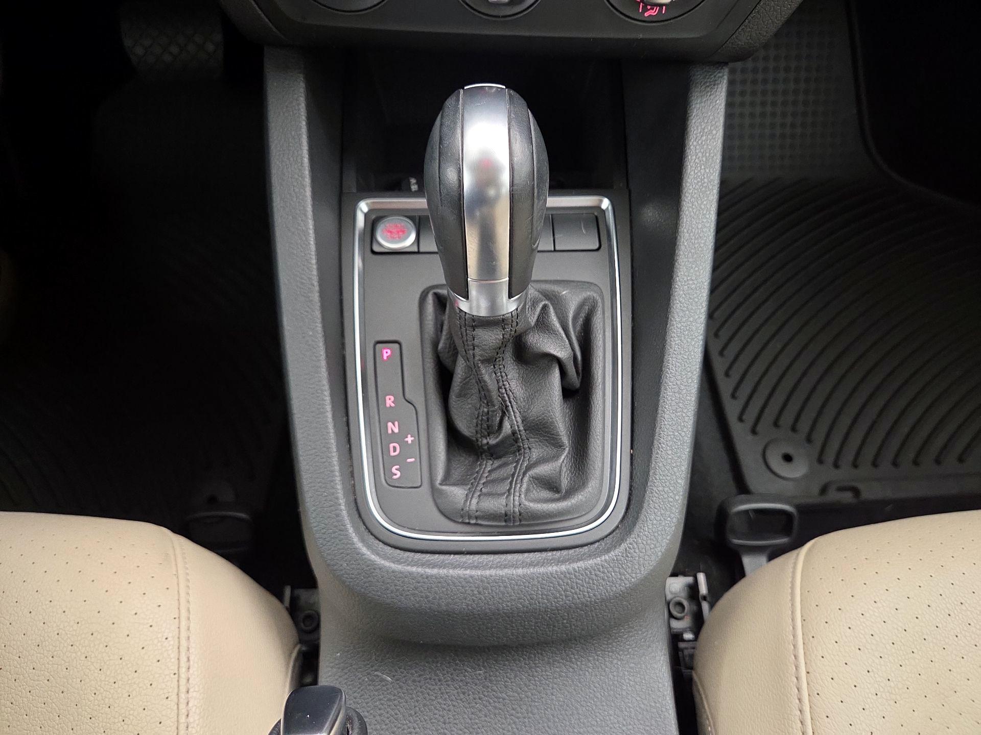 Thumbnail: 2017 Volkswagen Jetta - 17