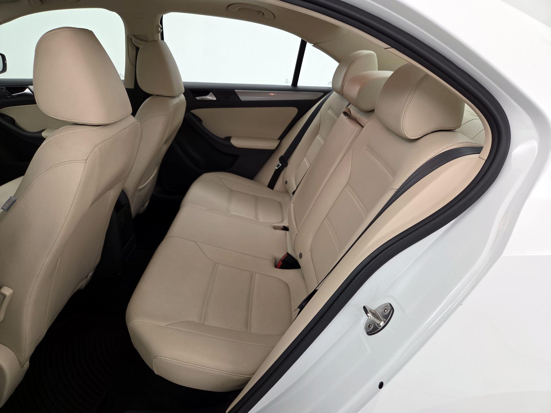 Thumbnail: 2017 Volkswagen Jetta - 20