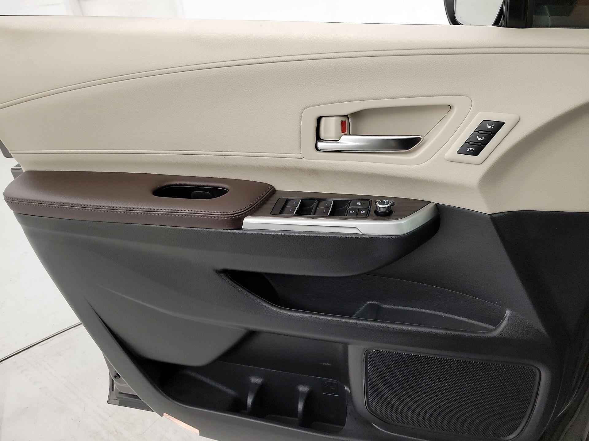 Thumbnail: 2024 Toyota Sienna - 12