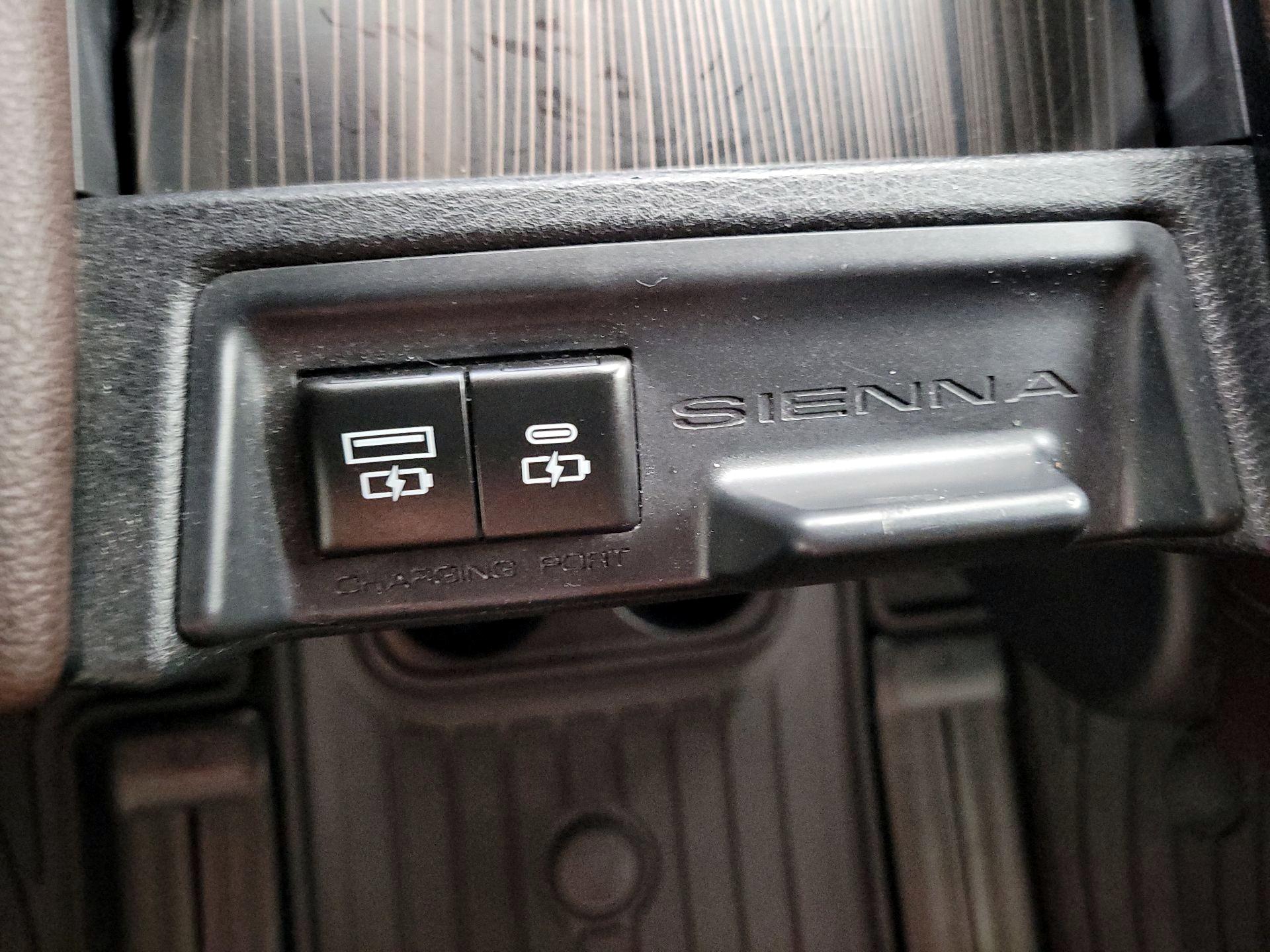 Thumbnail: 2024 Toyota Sienna - 19