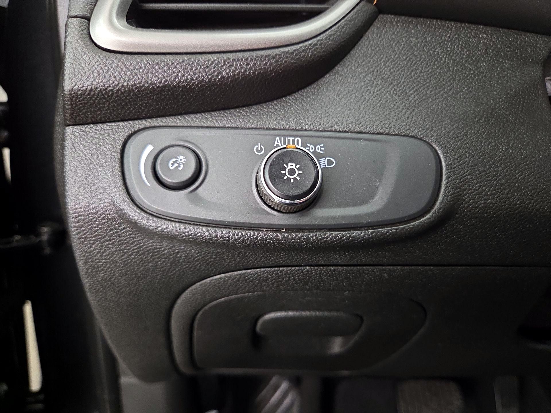 Thumbnail: 2019 Chevrolet Trax - 13