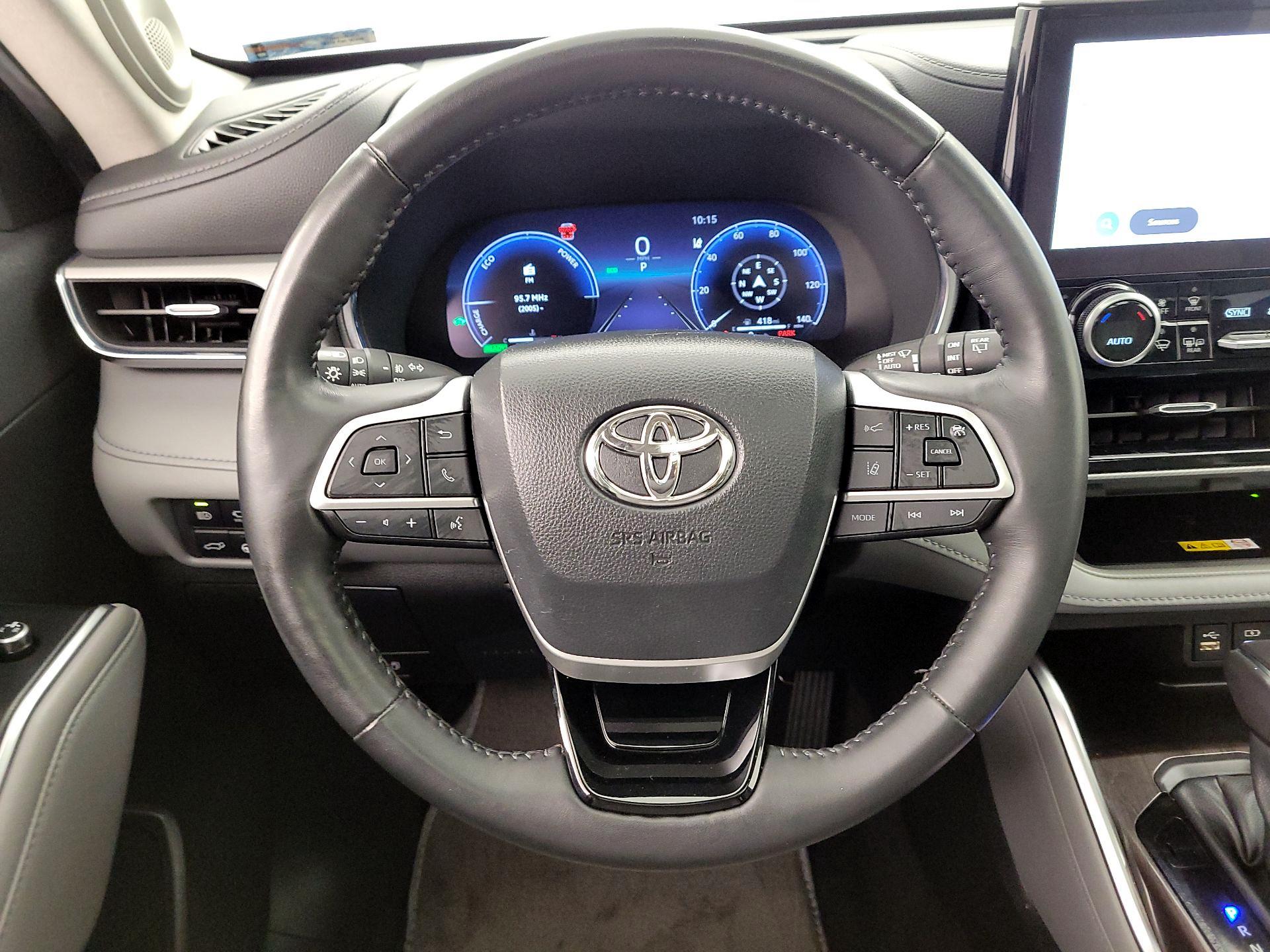 Thumbnail: 2023 Toyota Highlander - 10