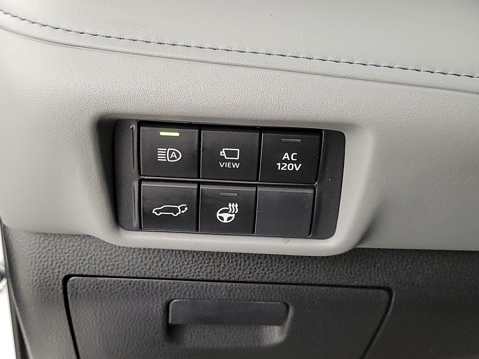 Thumbnail: 2023 Toyota Highlander - 13