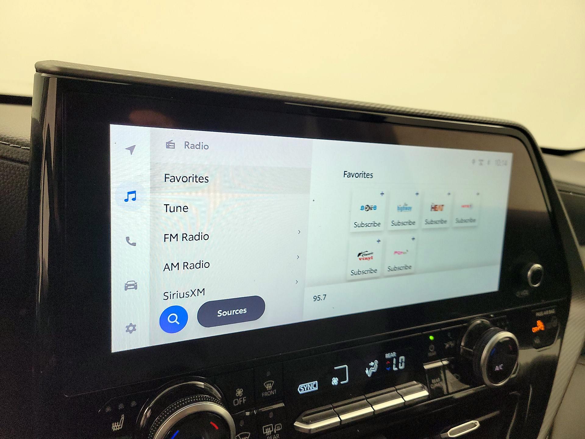 Thumbnail: 2023 Toyota Highlander - 15