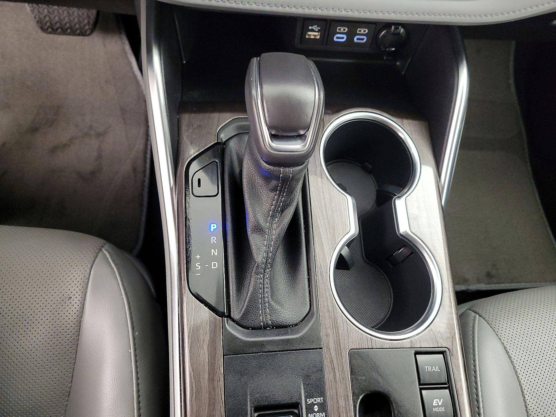 Thumbnail: 2023 Toyota Highlander - 17