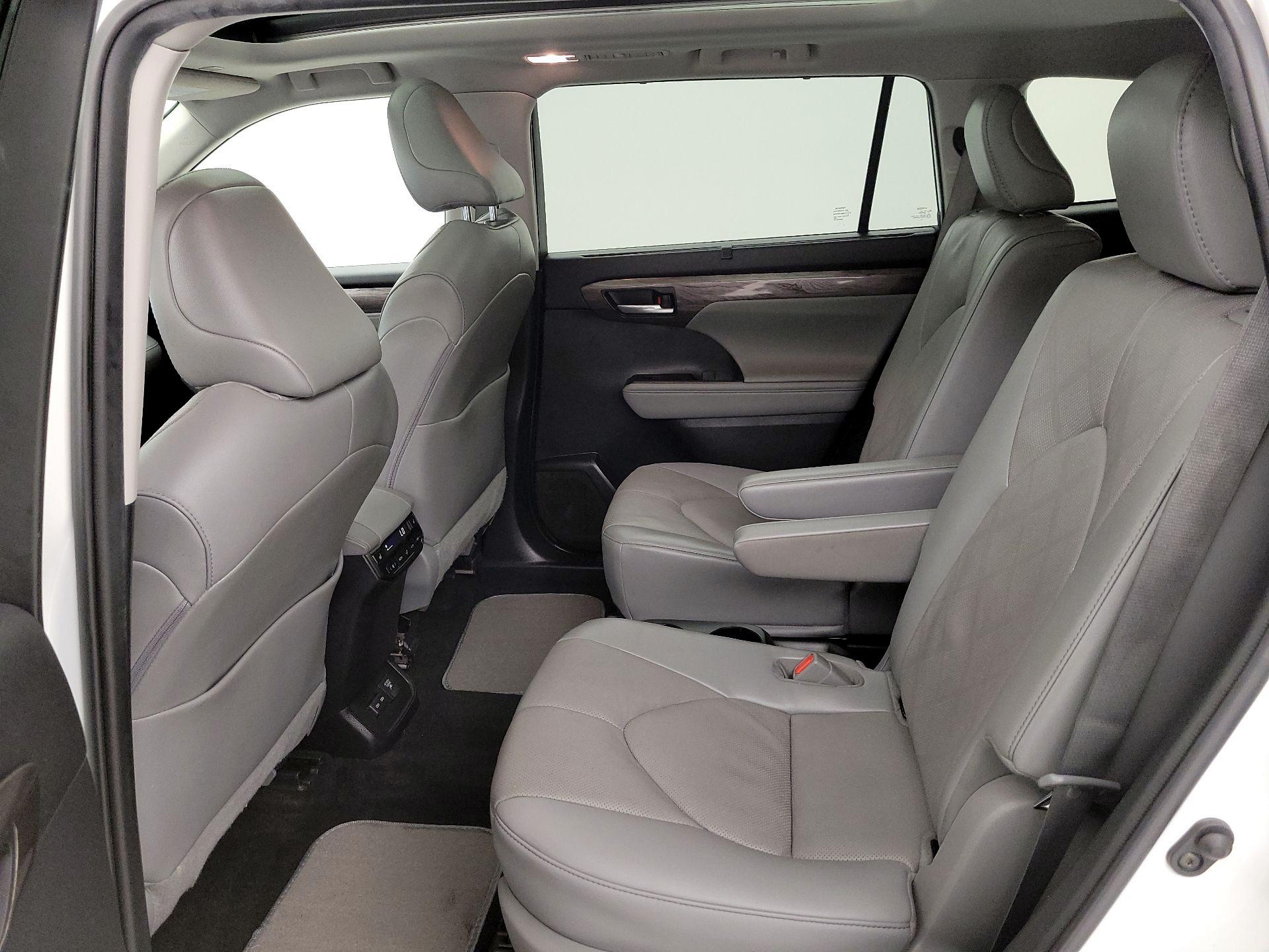 Thumbnail: 2023 Toyota Highlander - 20