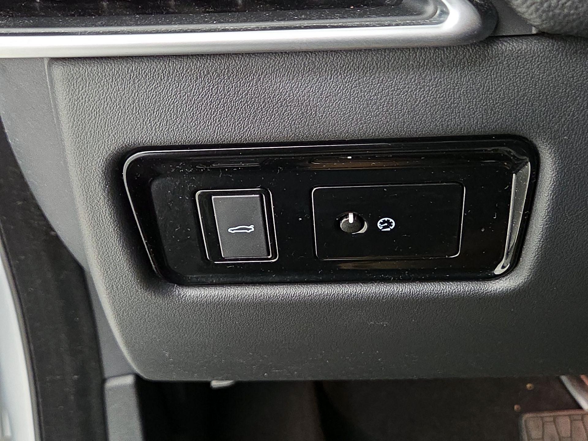 Thumbnail: 2018 Jaguar XE - 13