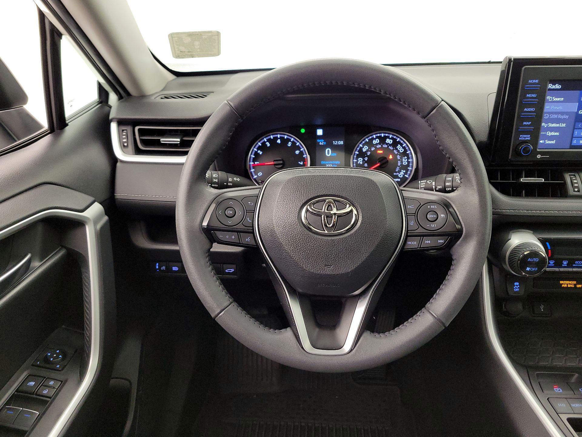 Thumbnail: 2022 Toyota RAV4 - 10