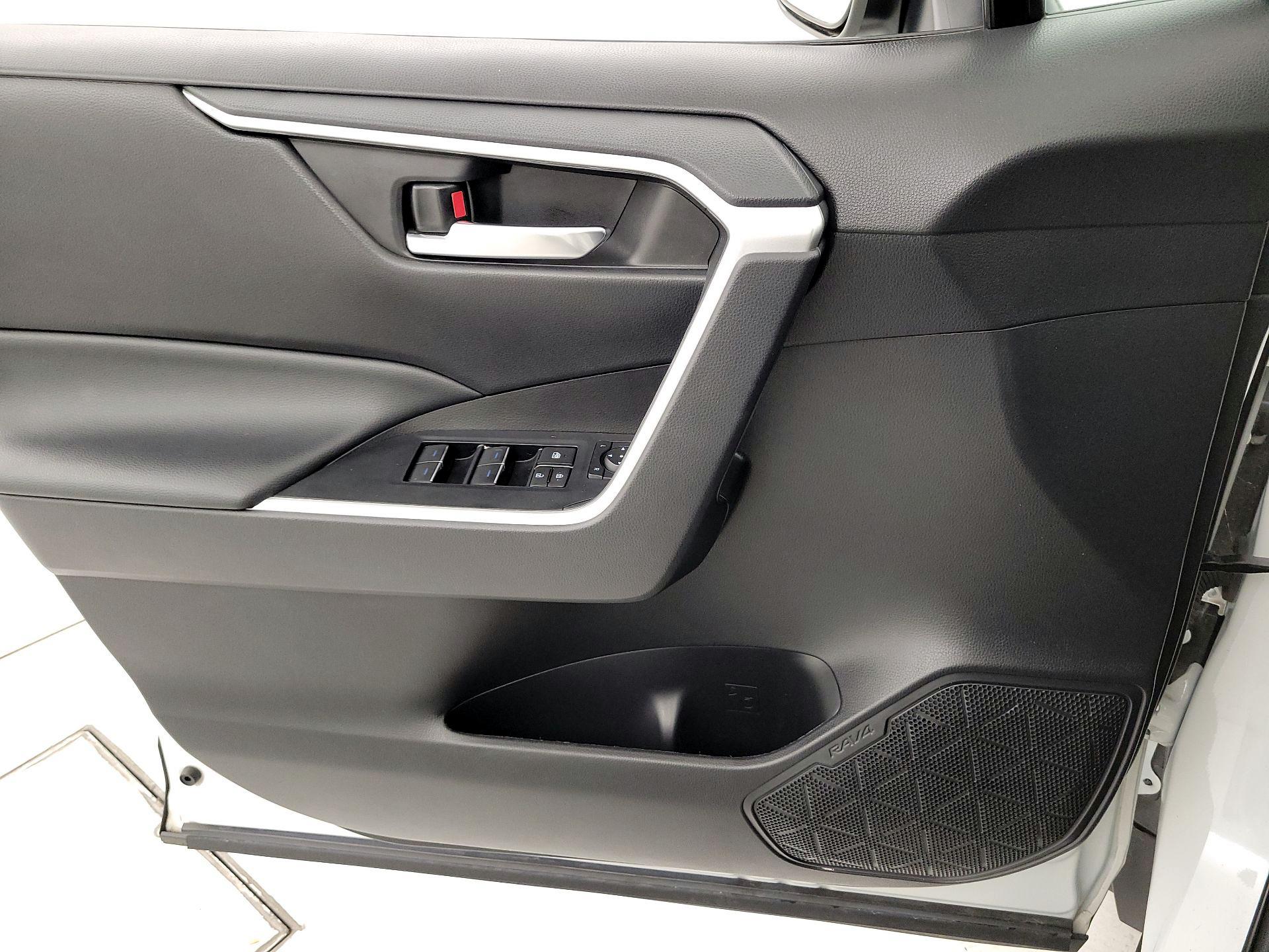 Thumbnail: 2022 Toyota RAV4 - 12