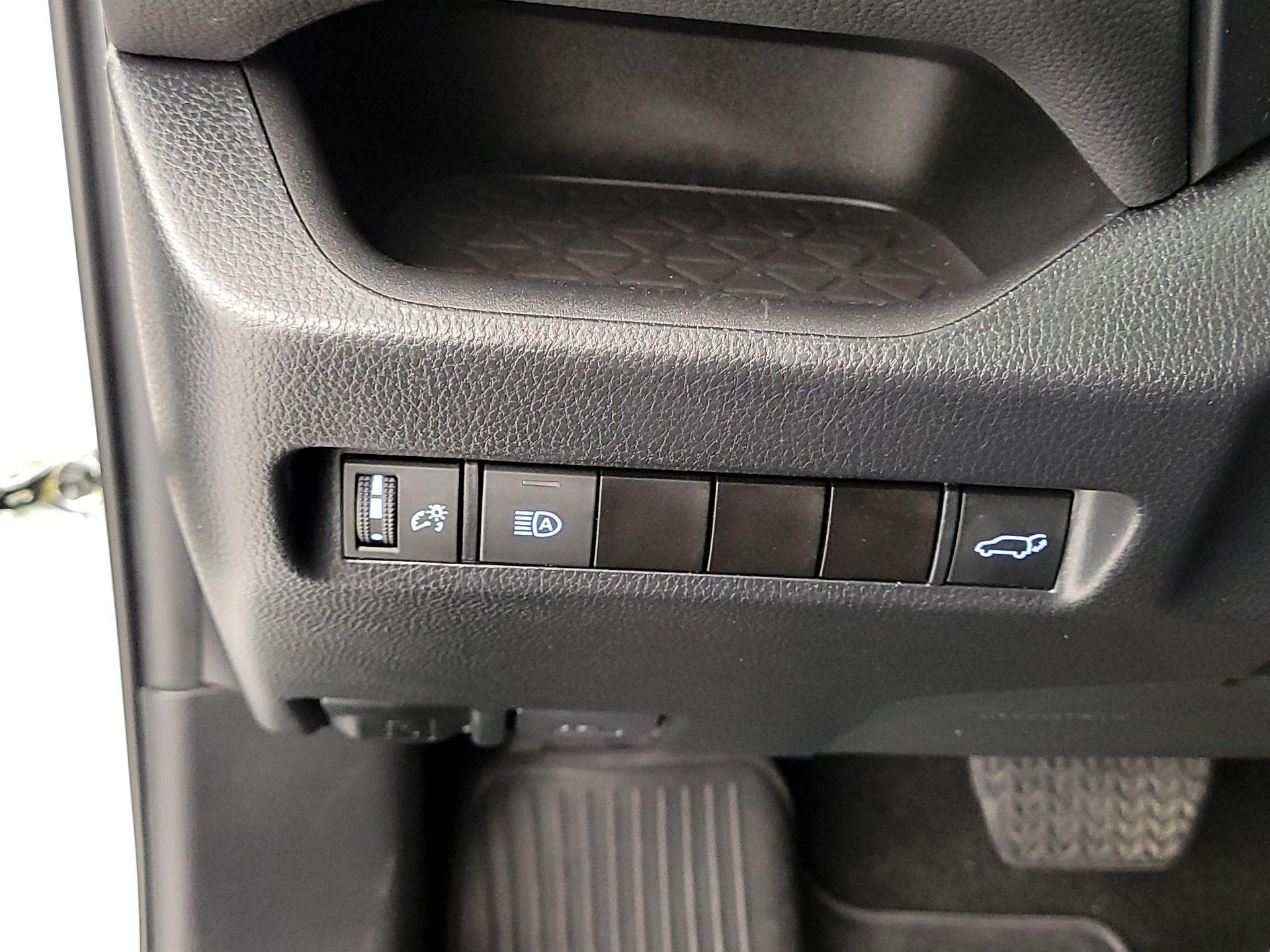 Thumbnail: 2022 Toyota RAV4 - 13