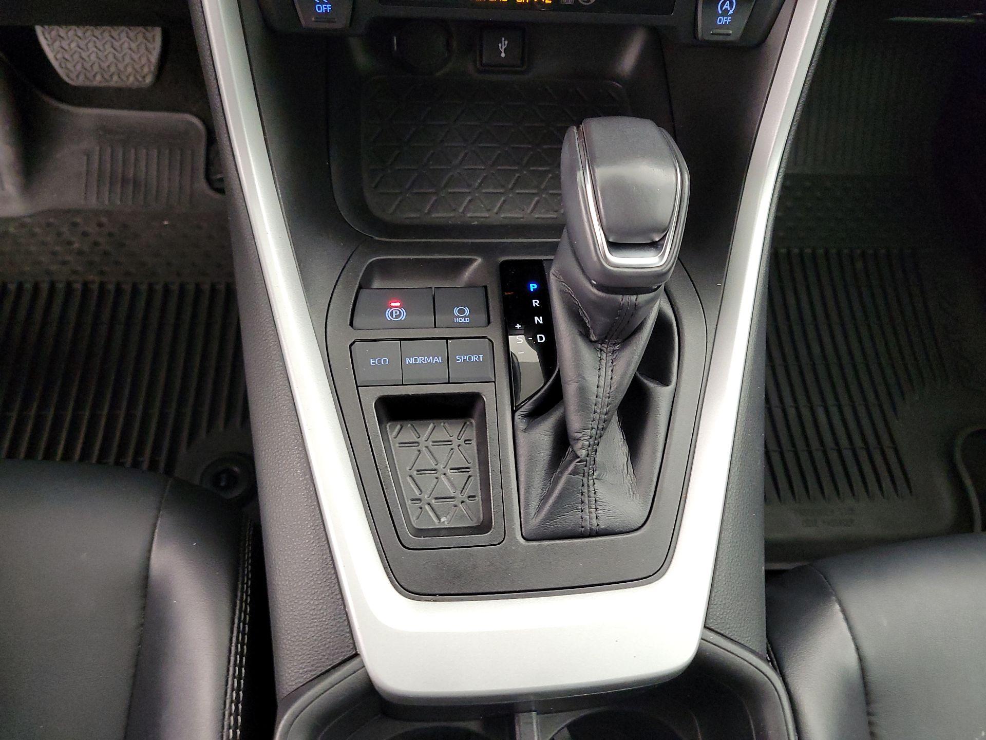 Thumbnail: 2022 Toyota RAV4 - 17