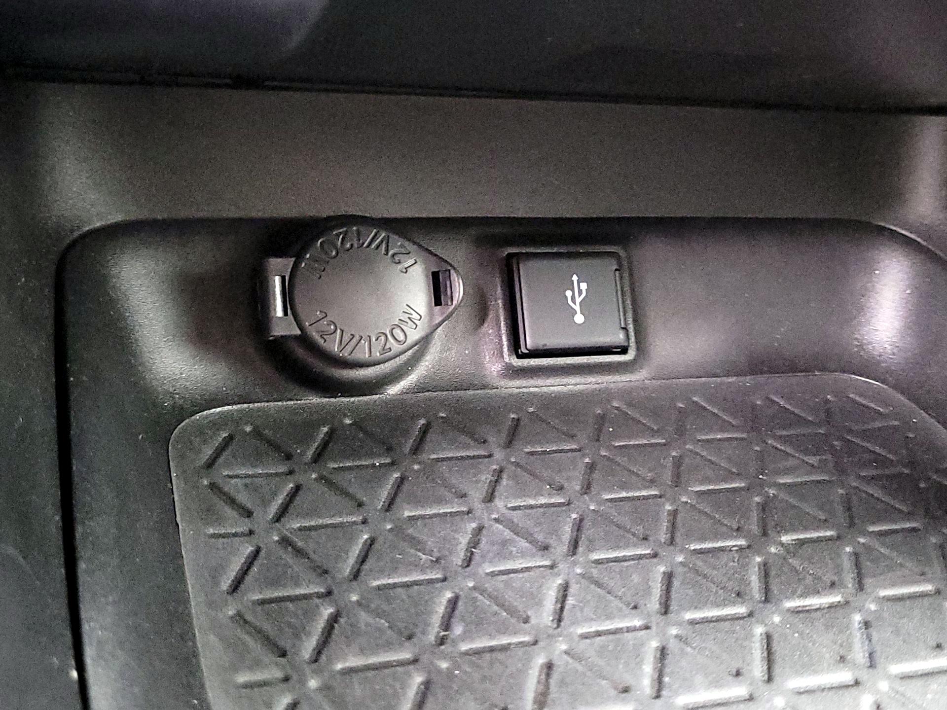 Thumbnail: 2022 Toyota RAV4 - 18