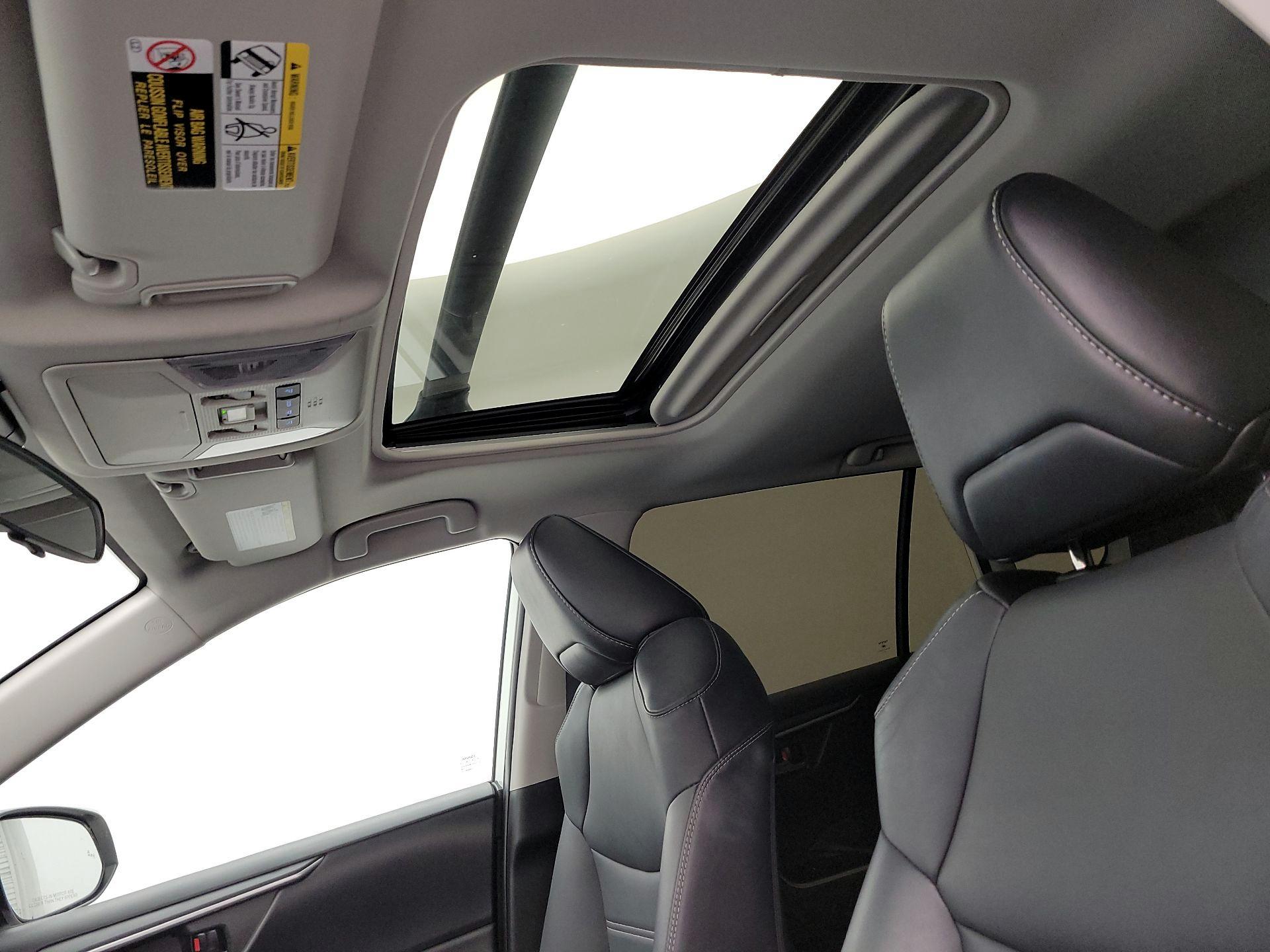 Thumbnail: 2022 Toyota RAV4 - 19