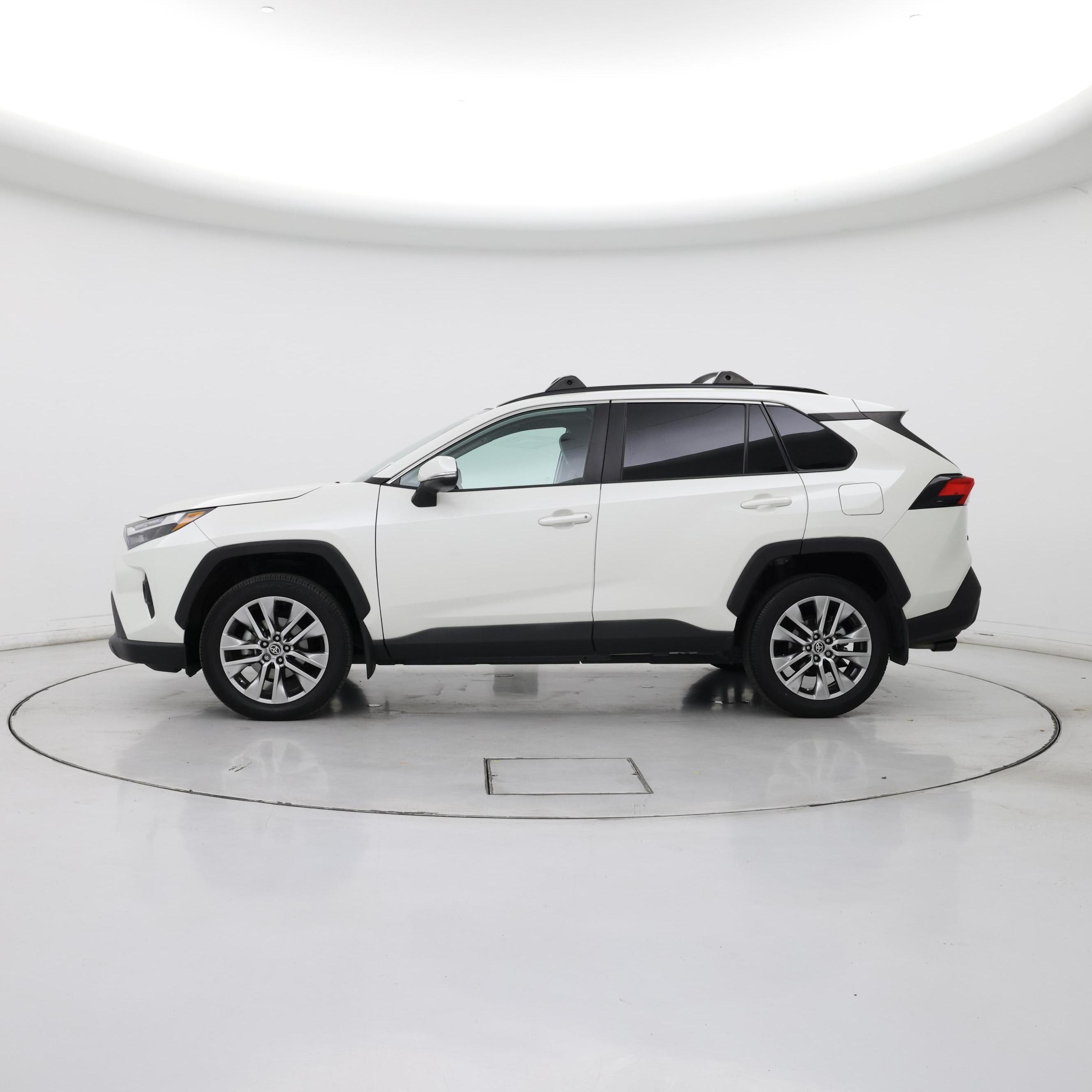 Thumbnail: 2022 Toyota RAV4 - 3