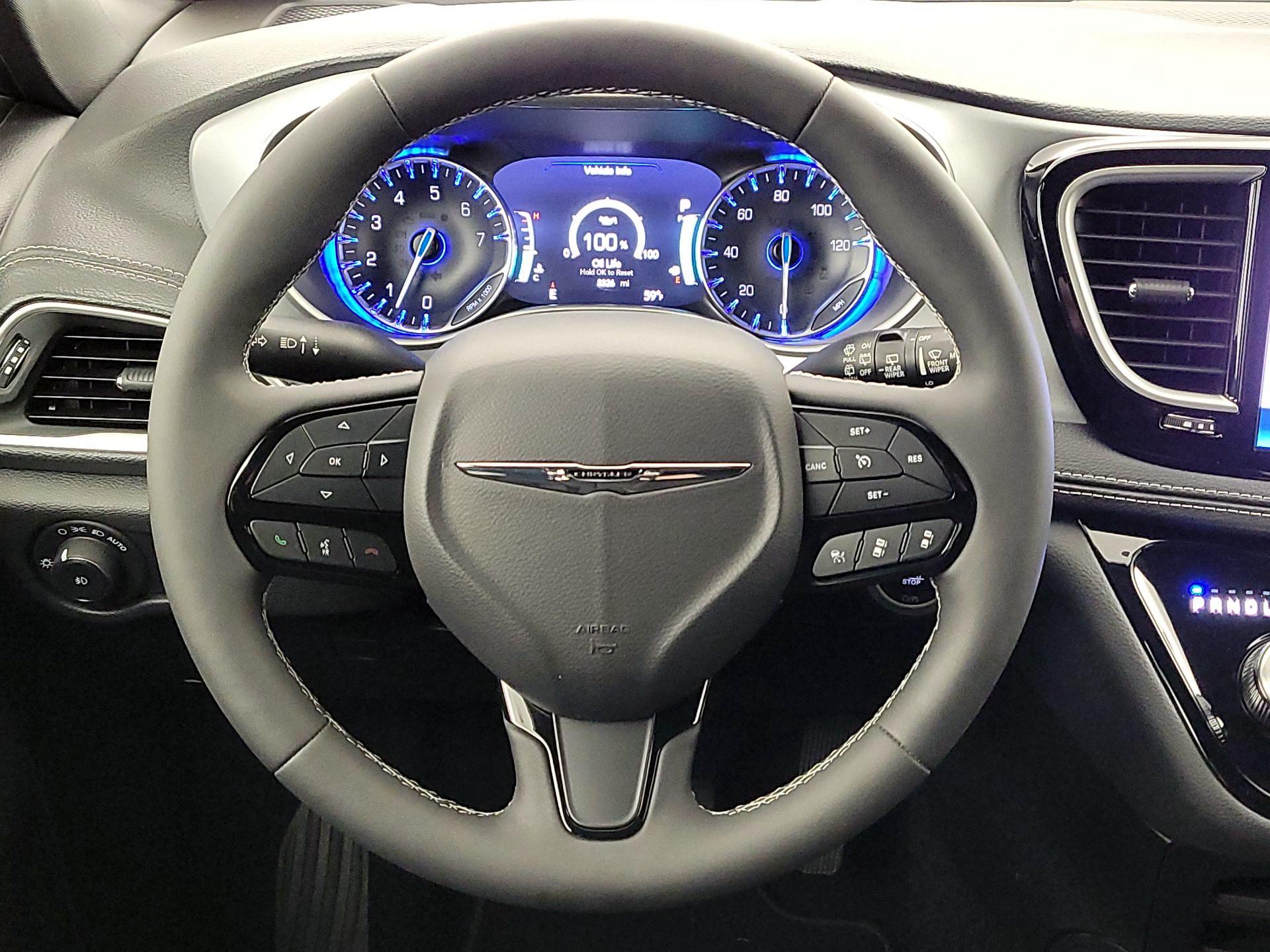 Thumbnail: 2024 Chrysler Pacifica - 10