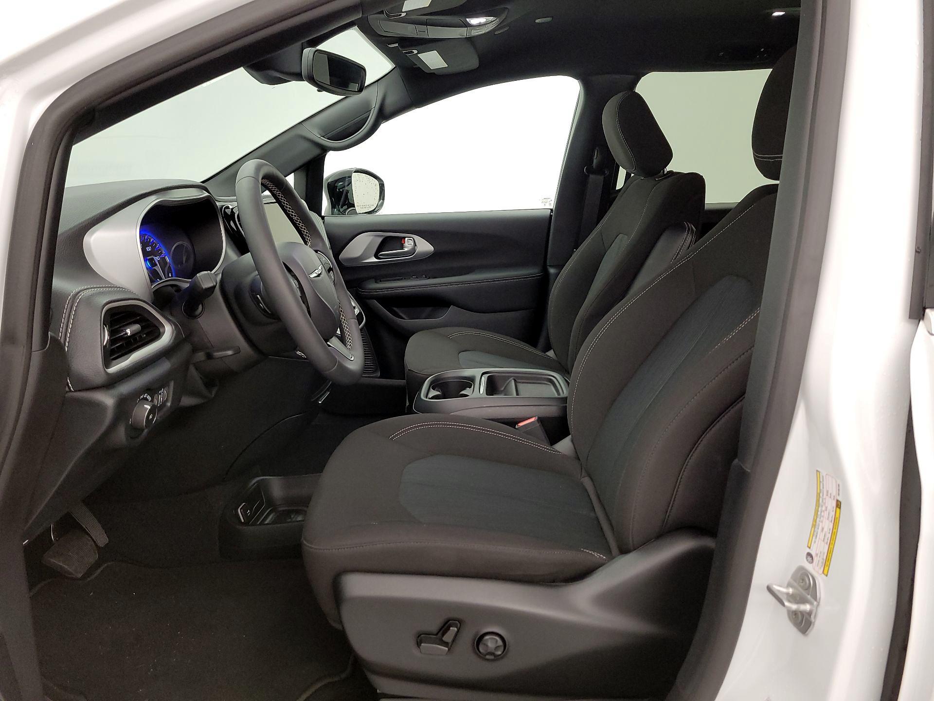 Thumbnail: 2024 Chrysler Pacifica - 11