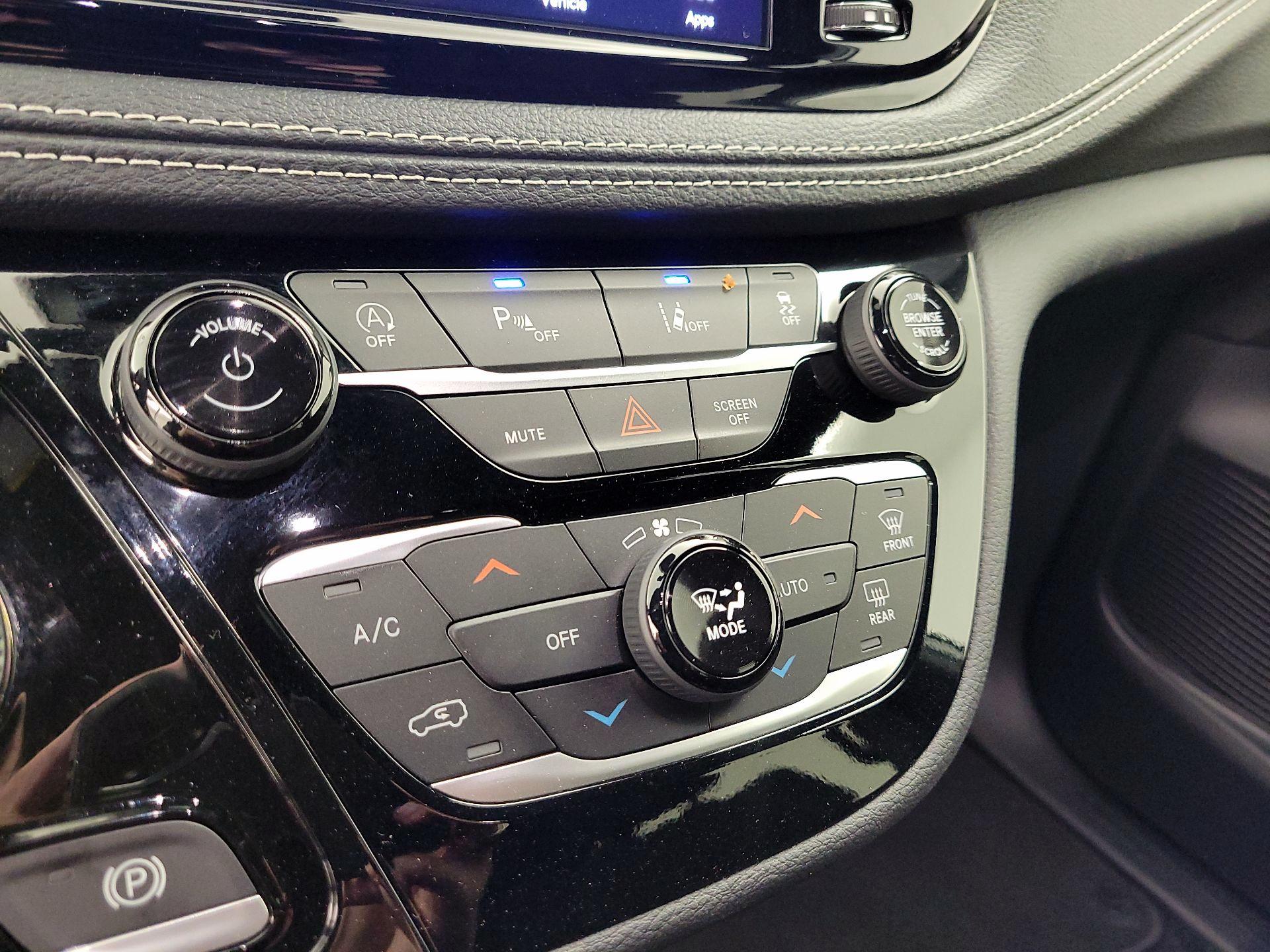 Thumbnail: 2024 Chrysler Pacifica - 16