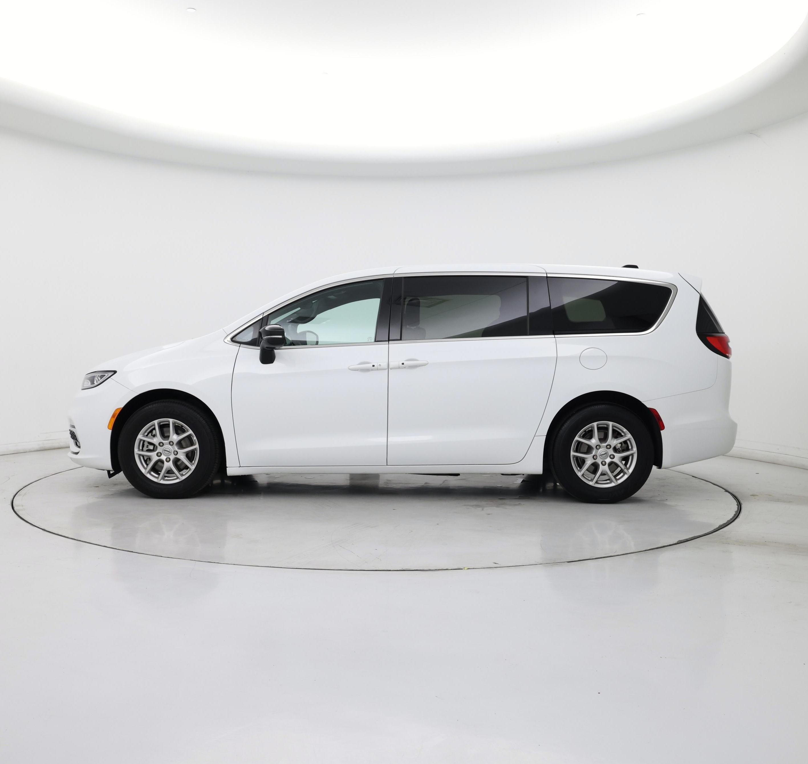 Thumbnail: 2024 Chrysler Pacifica - 3