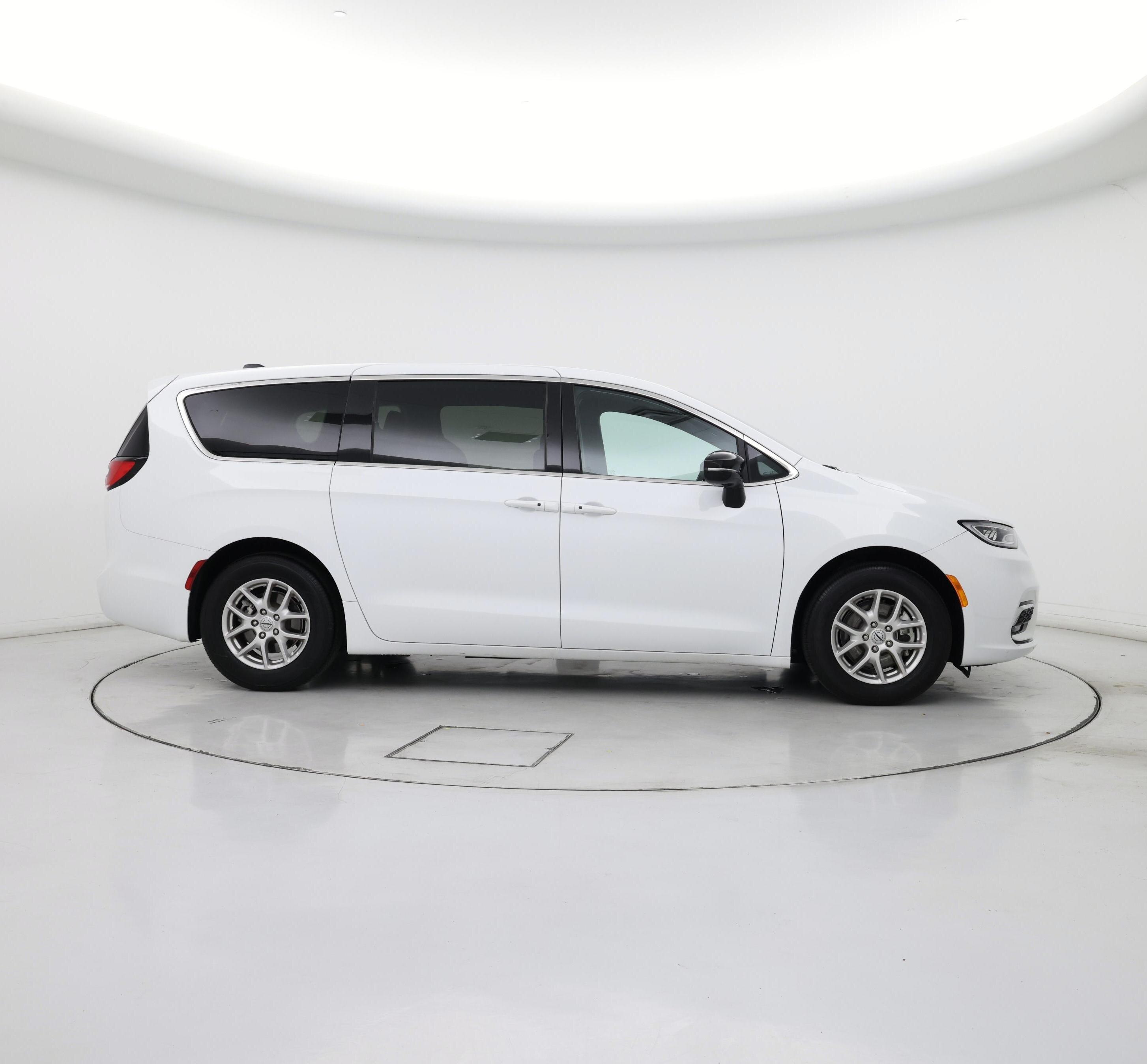 Thumbnail: 2024 Chrysler Pacifica - 7