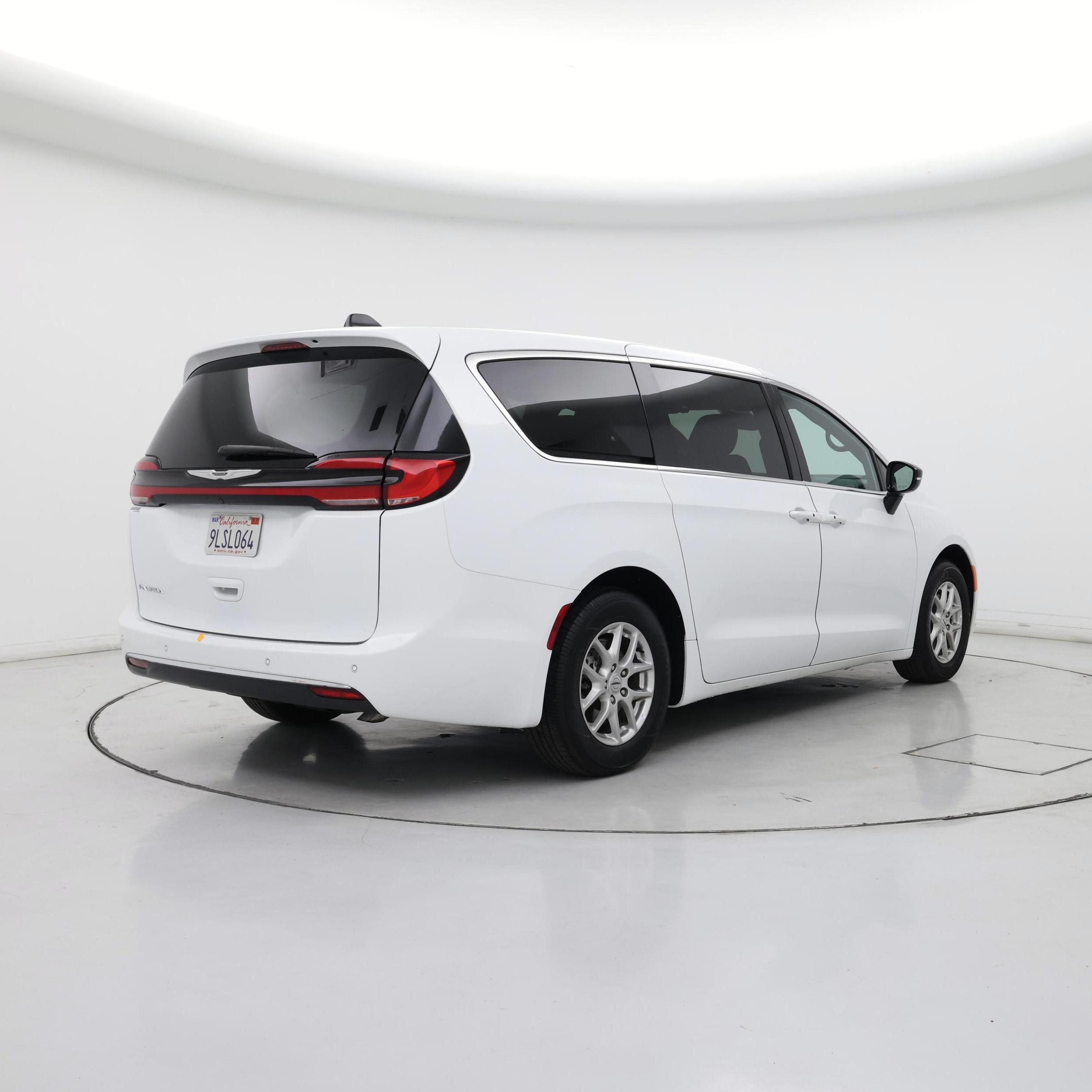 Thumbnail: 2024 Chrysler Pacifica - 8