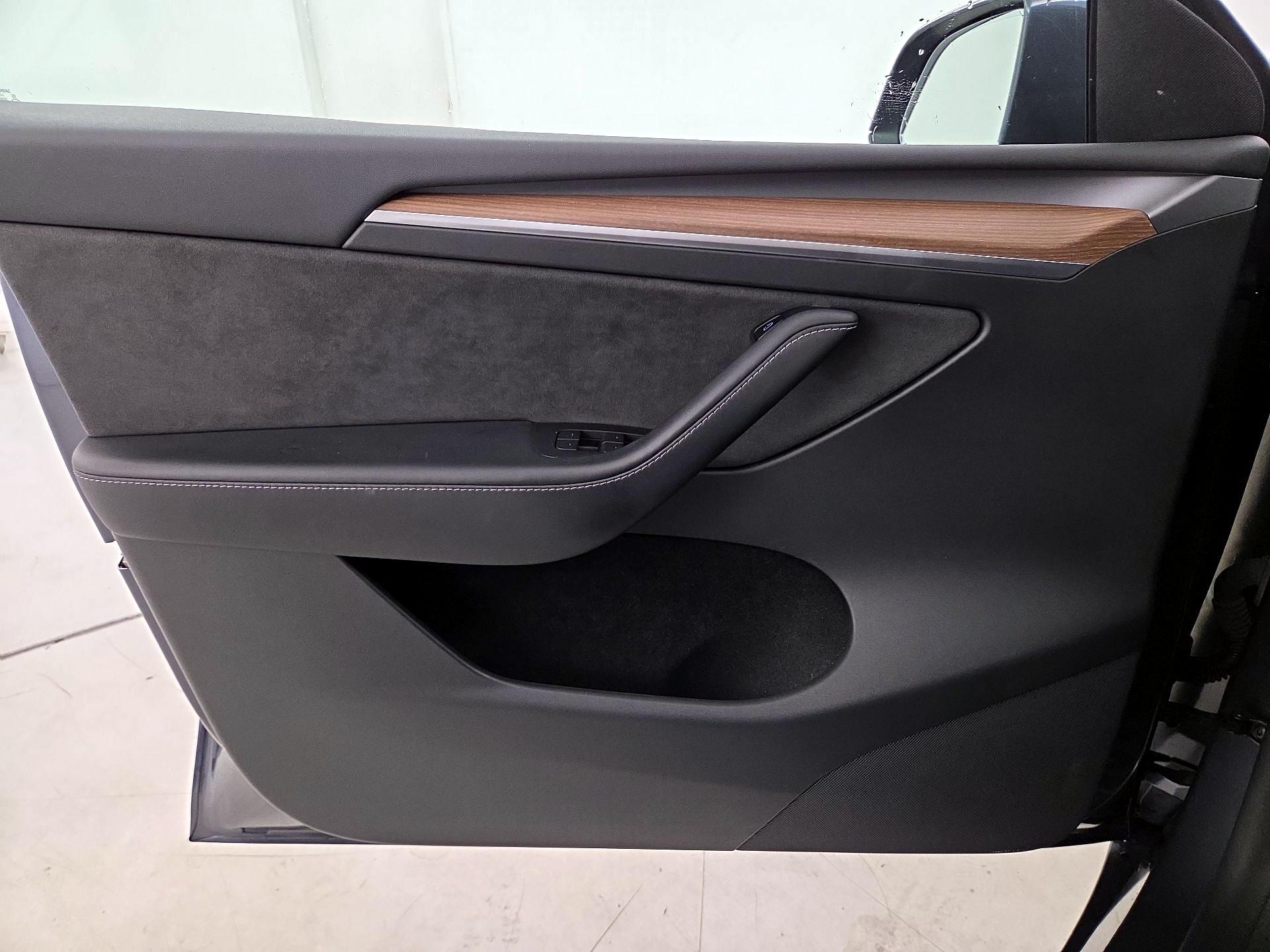 Thumbnail: 2022 Tesla Model Y - 12