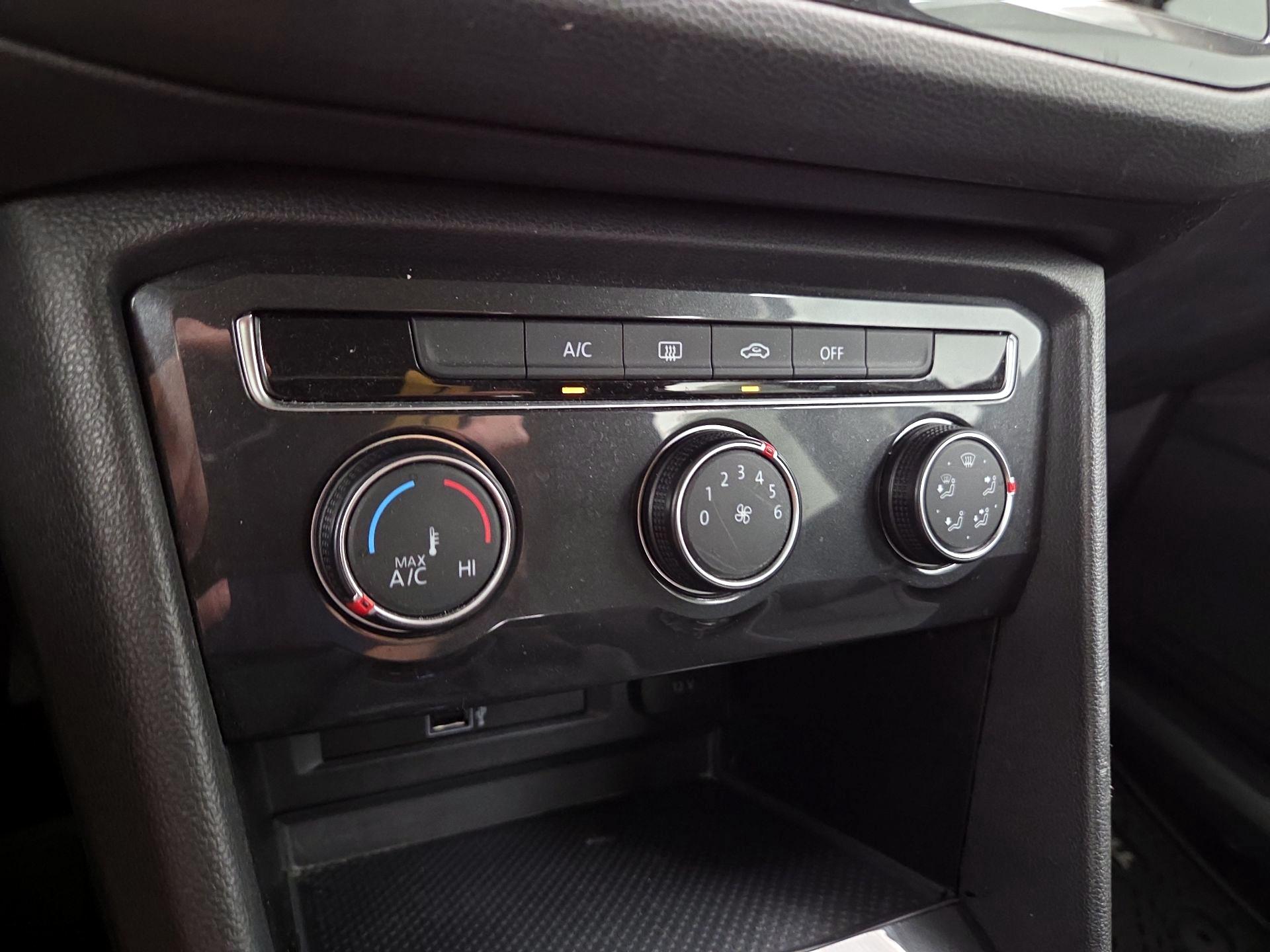 Thumbnail: 2019 Volkswagen Tiguan - 16