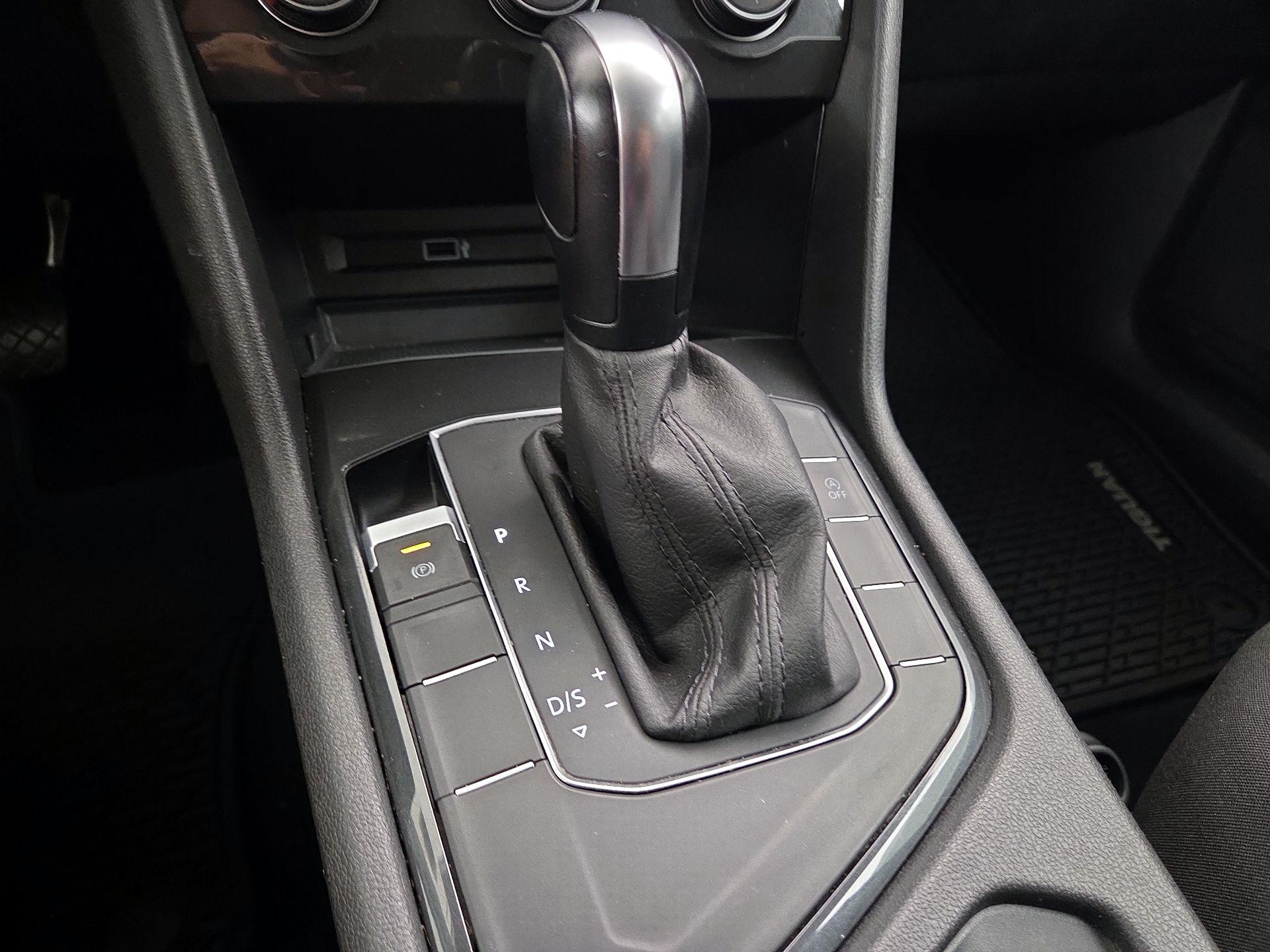 Thumbnail: 2019 Volkswagen Tiguan - 17