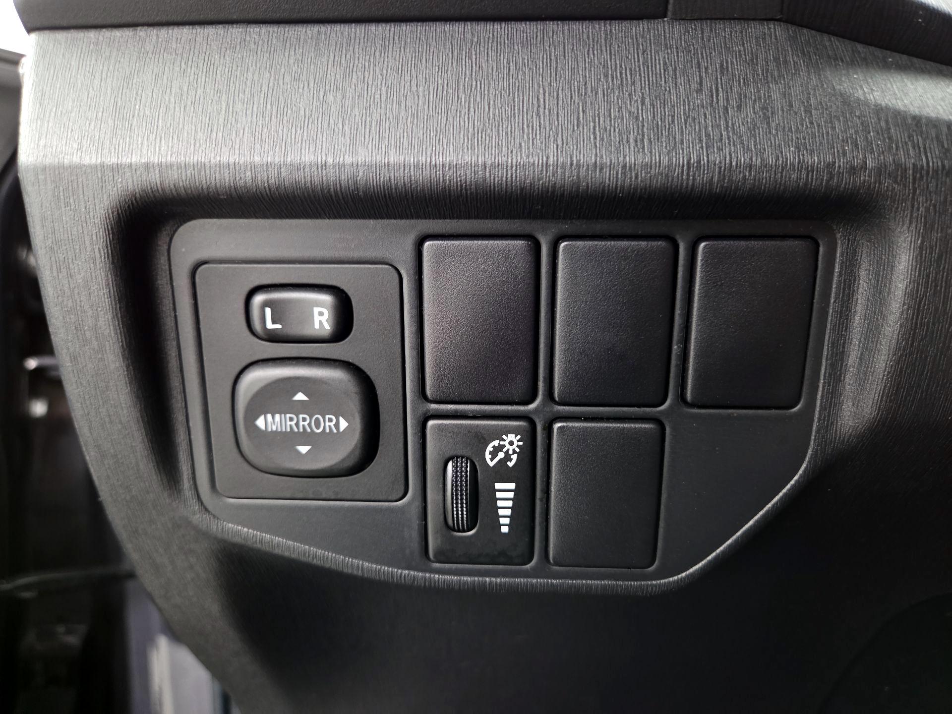 Thumbnail: 2014 Toyota Prius - 13