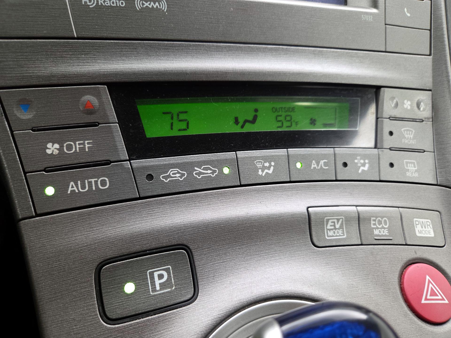 Thumbnail: 2014 Toyota Prius - 17