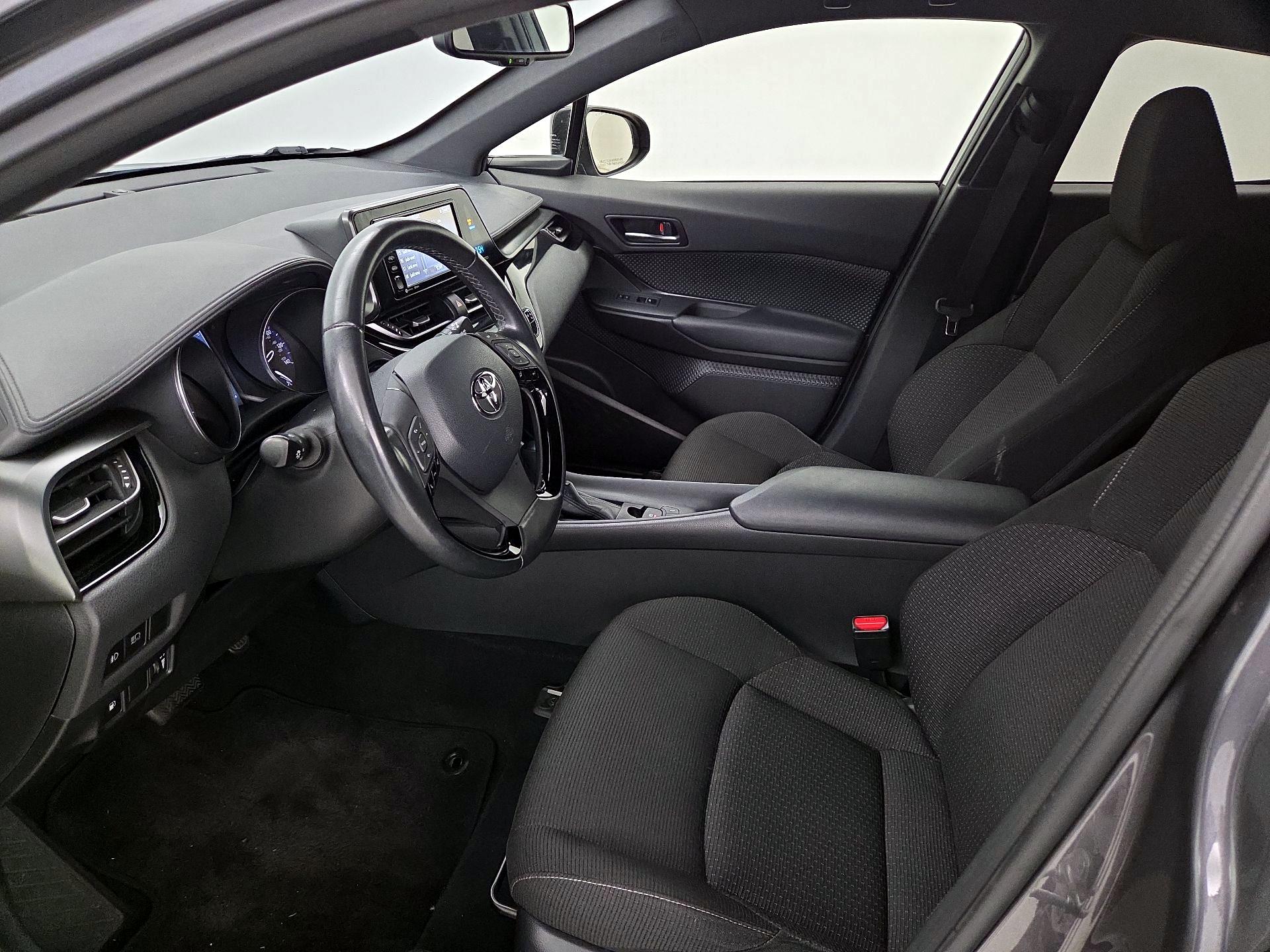 Thumbnail: 2018 Toyota C-HR - 11