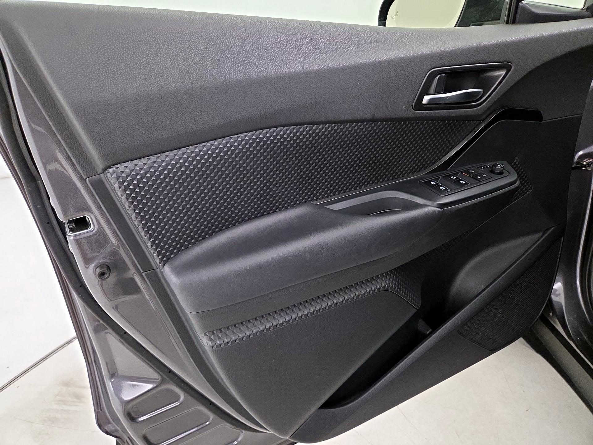 Thumbnail: 2018 Toyota C-HR - 12