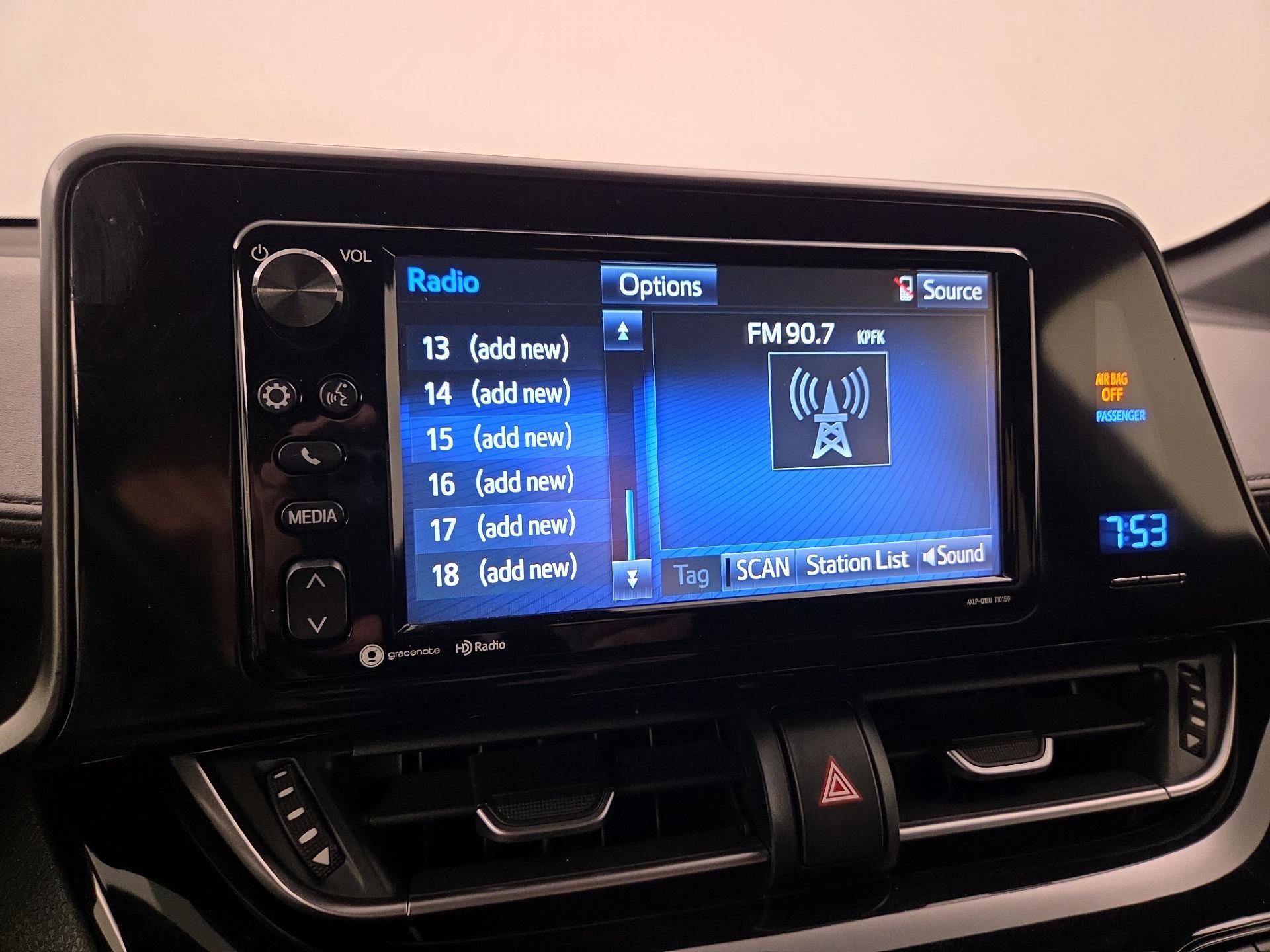 Thumbnail: 2018 Toyota C-HR - 15