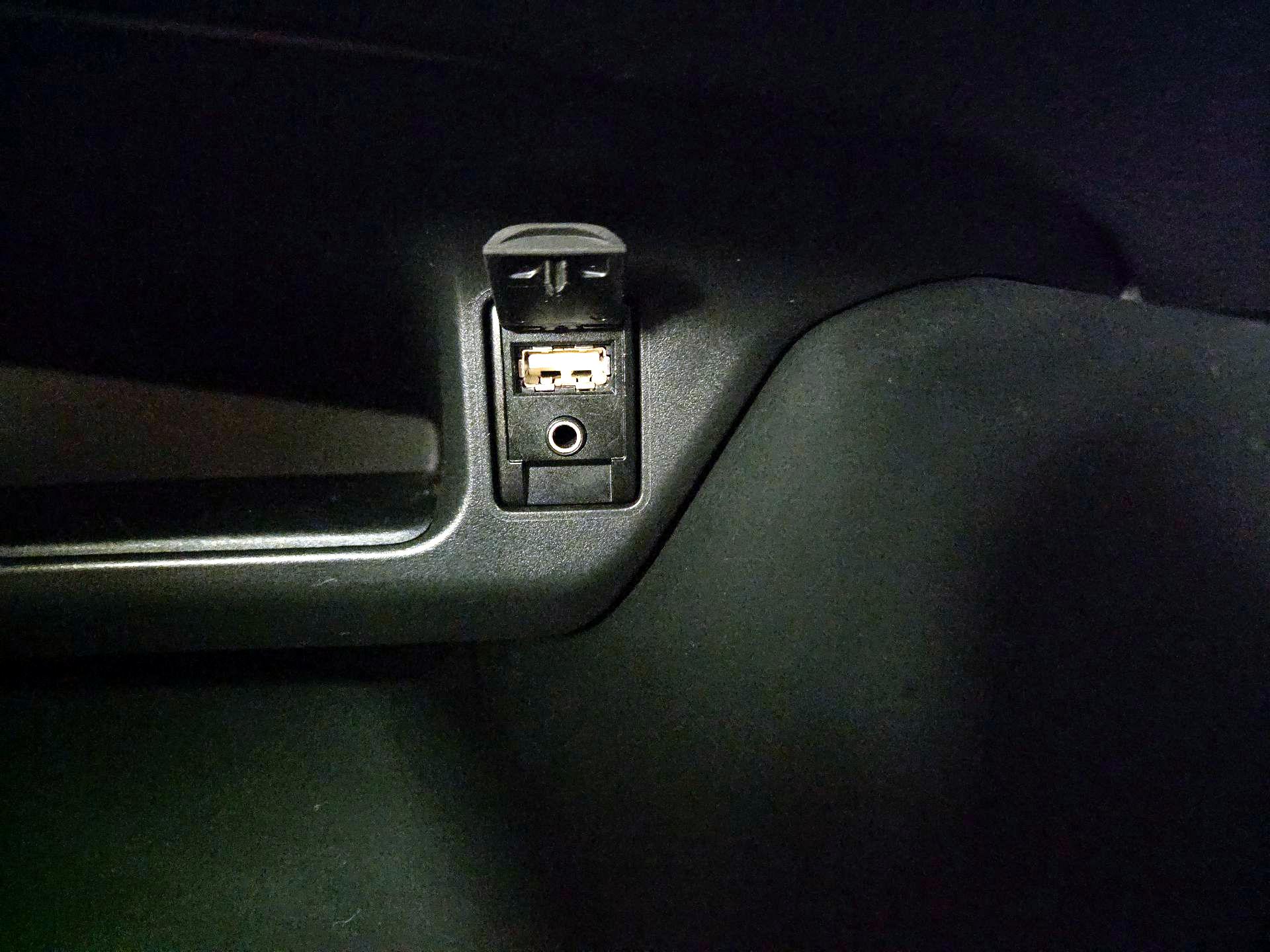 Thumbnail: 2018 Toyota C-HR - 18