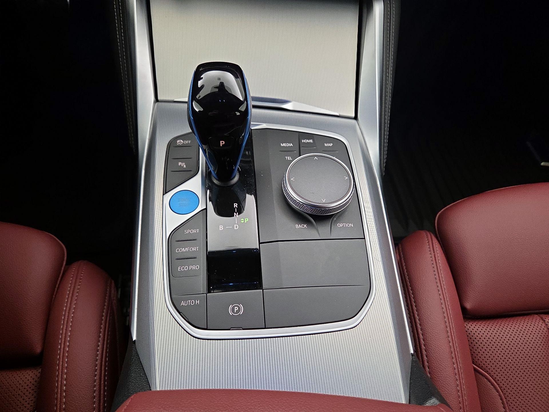 Thumbnail: 2022 BMW i4 - 18