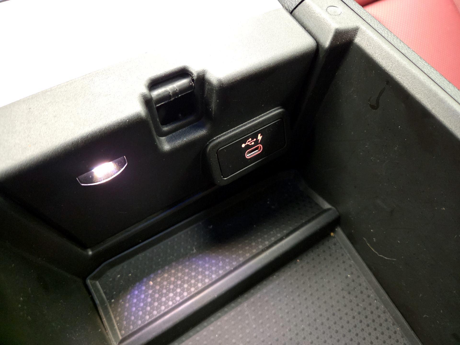 Thumbnail: 2022 BMW i4 - 19