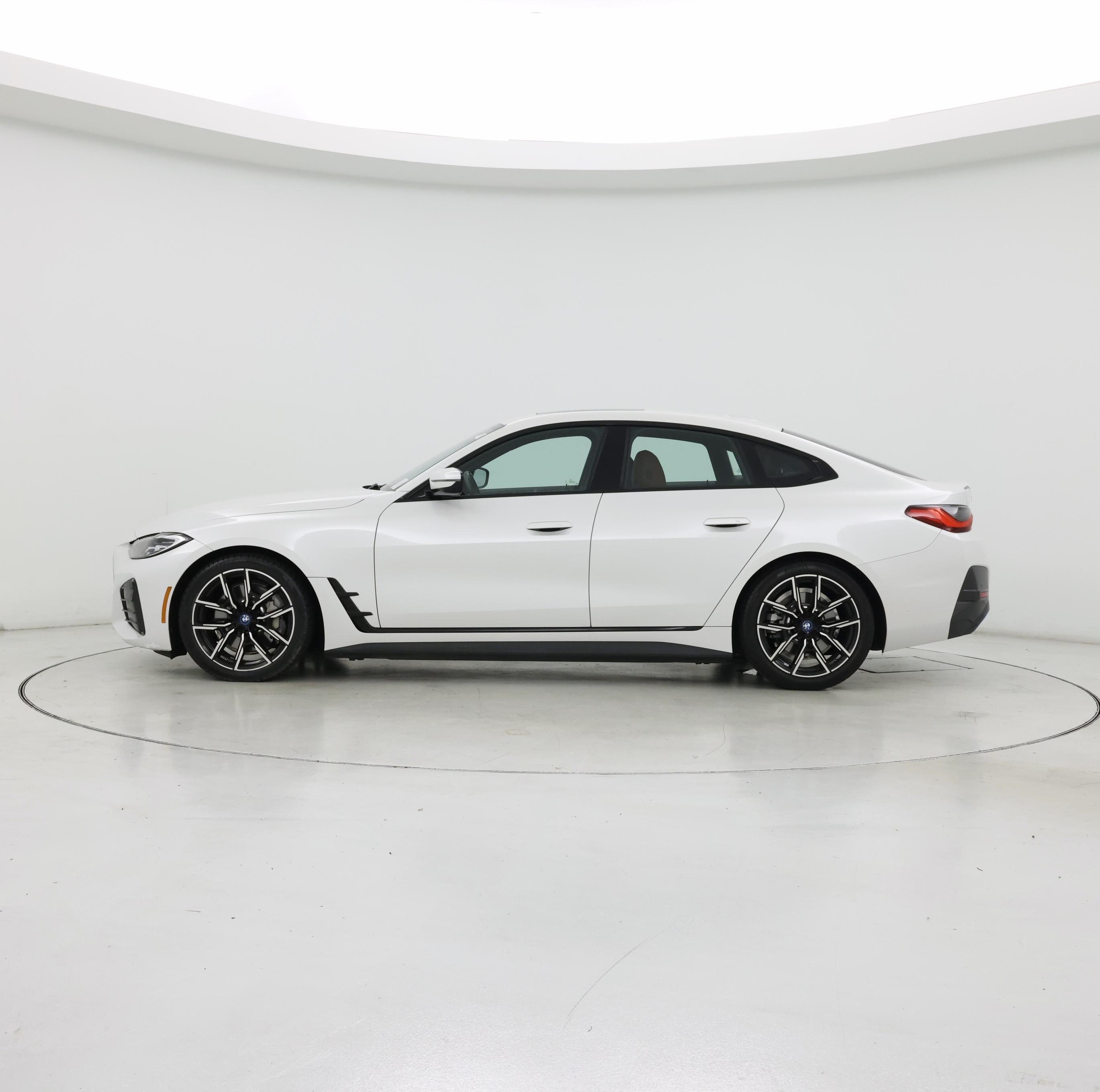 Thumbnail: 2022 BMW i4 - 3