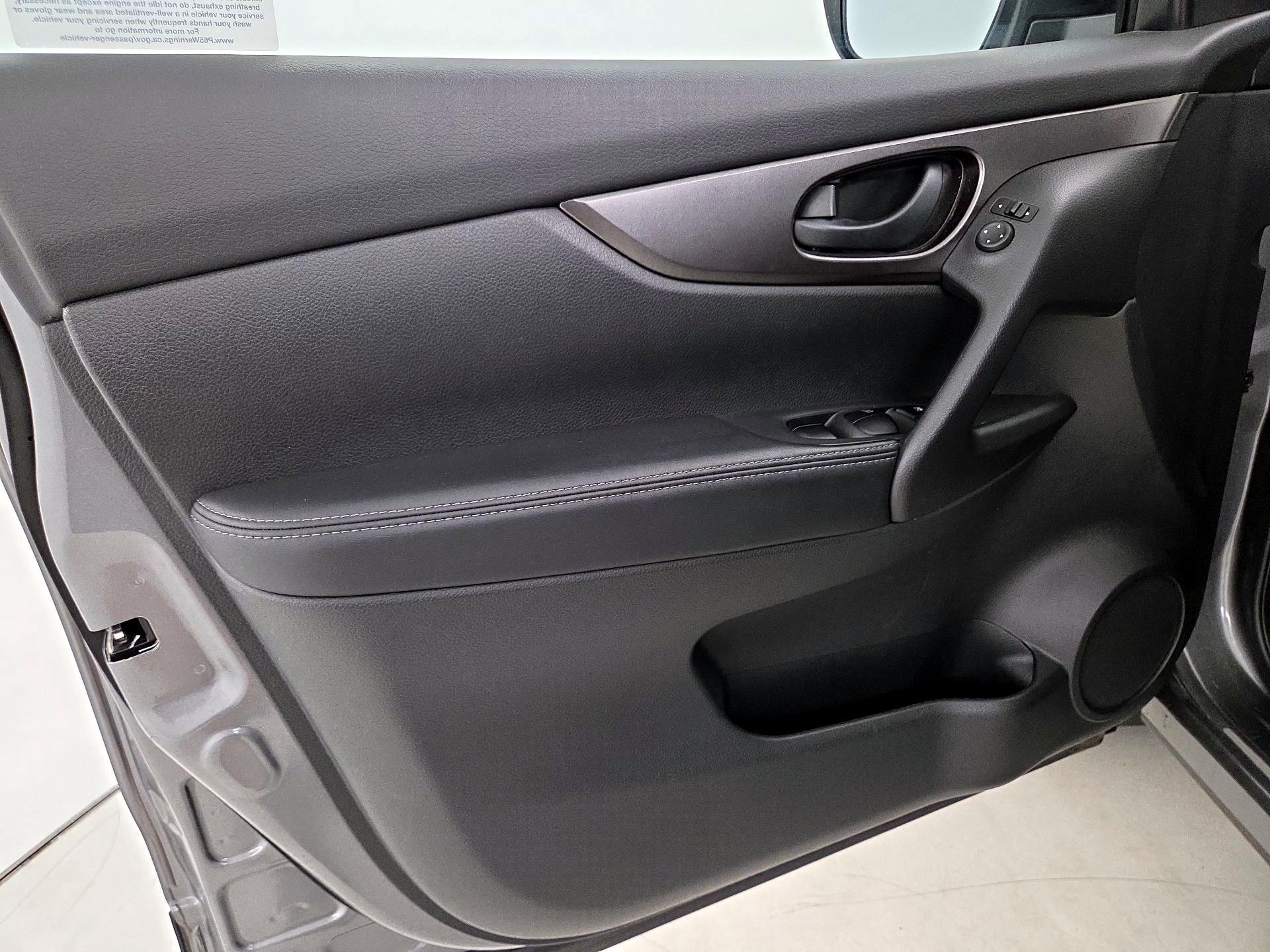 Thumbnail: 2019 Nissan Rogue Sport - 12