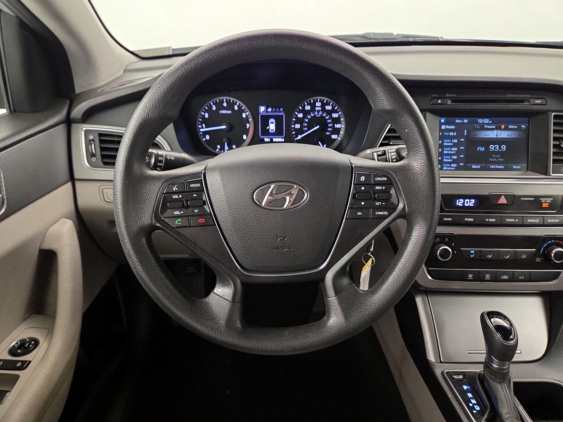 Thumbnail: 2016 Hyundai Sonata - 10