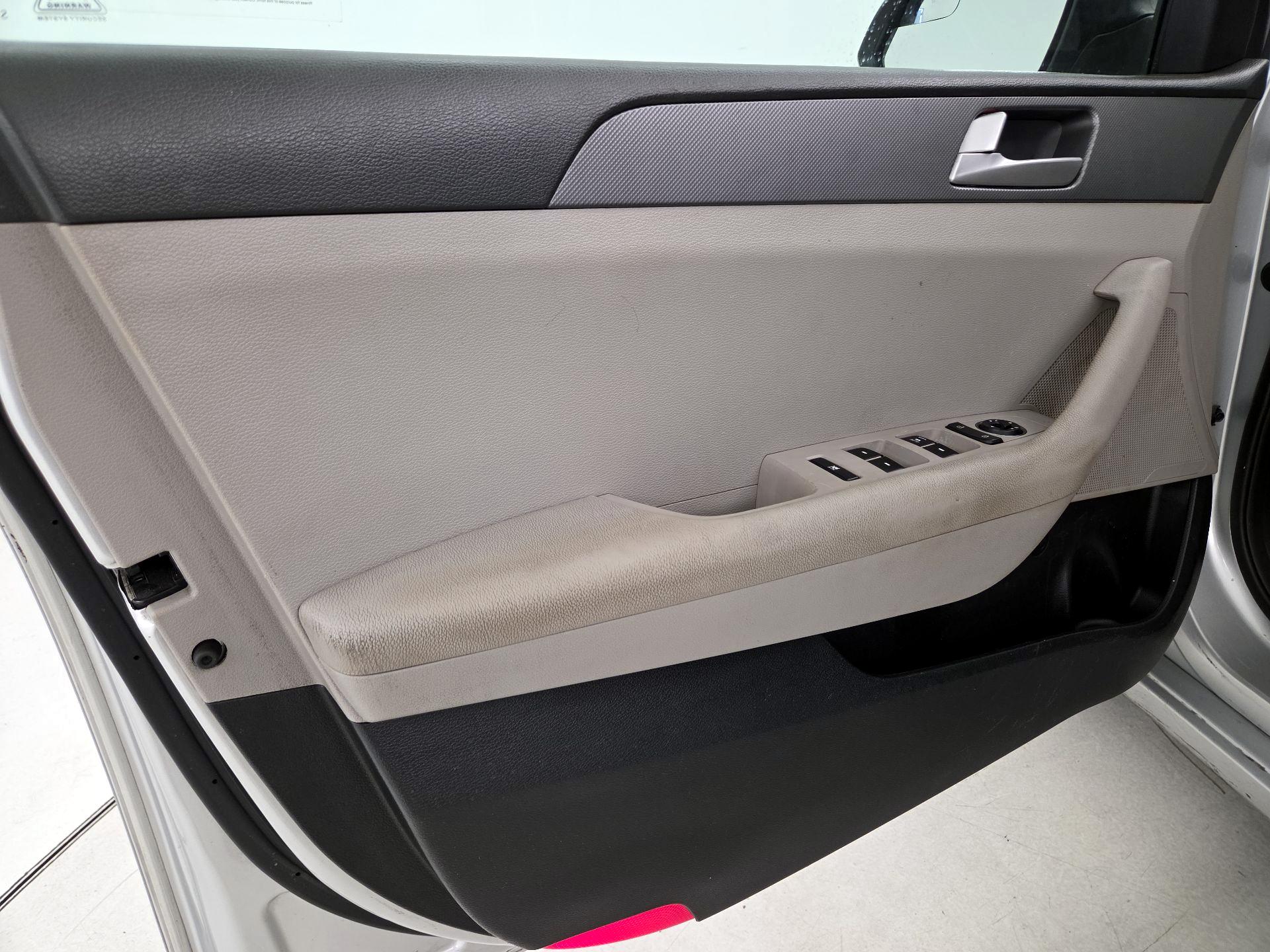 Thumbnail: 2016 Hyundai Sonata - 12