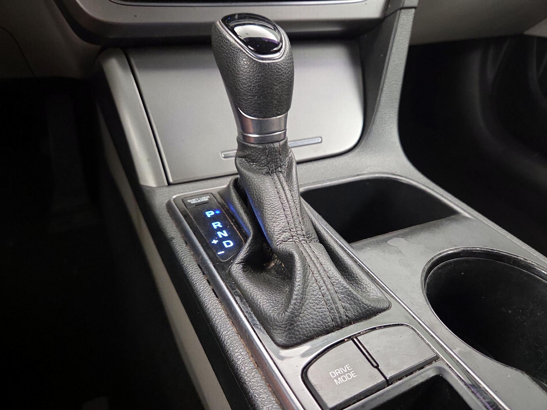 Thumbnail: 2016 Hyundai Sonata - 17