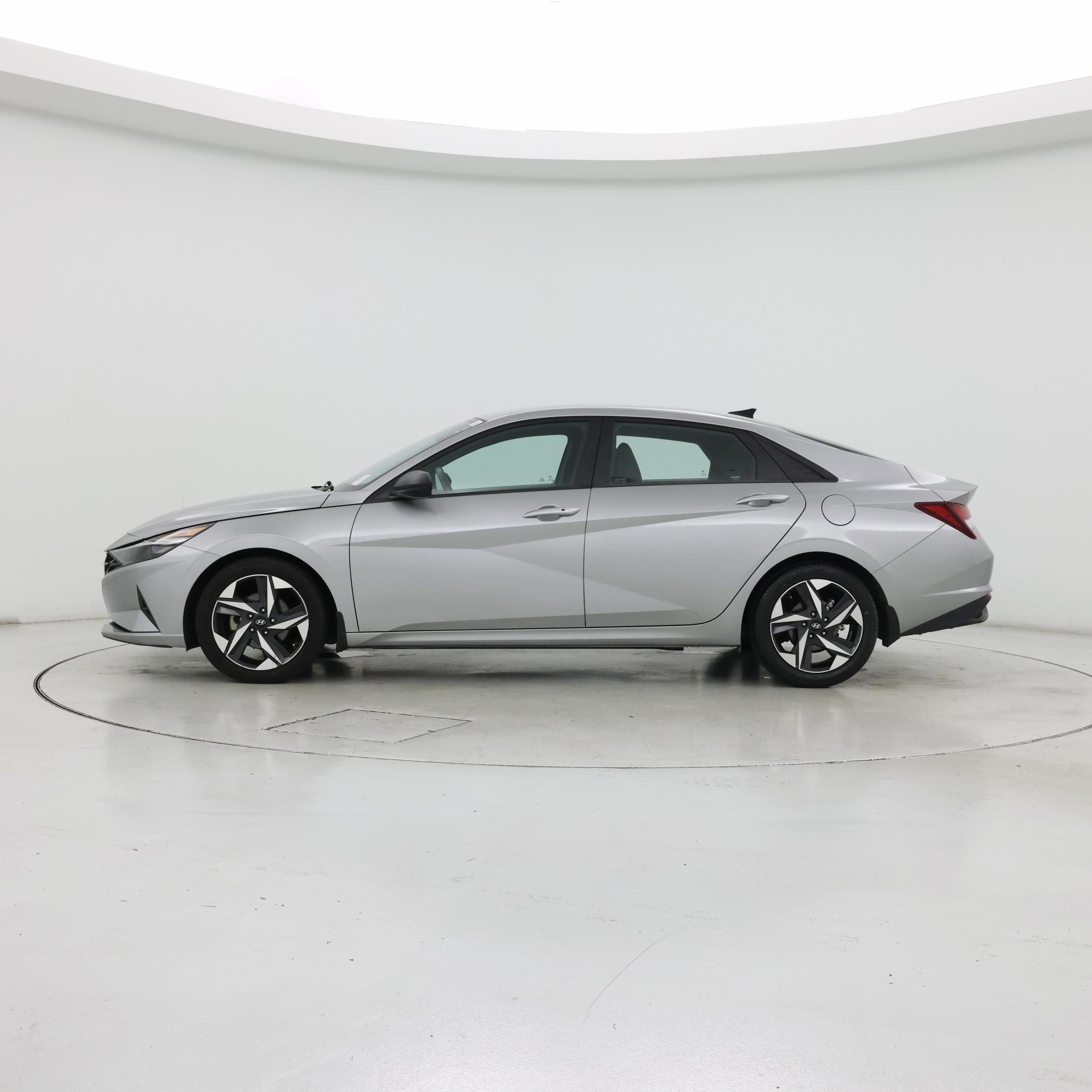 Thumbnail: 2023 Hyundai Elantra - 3