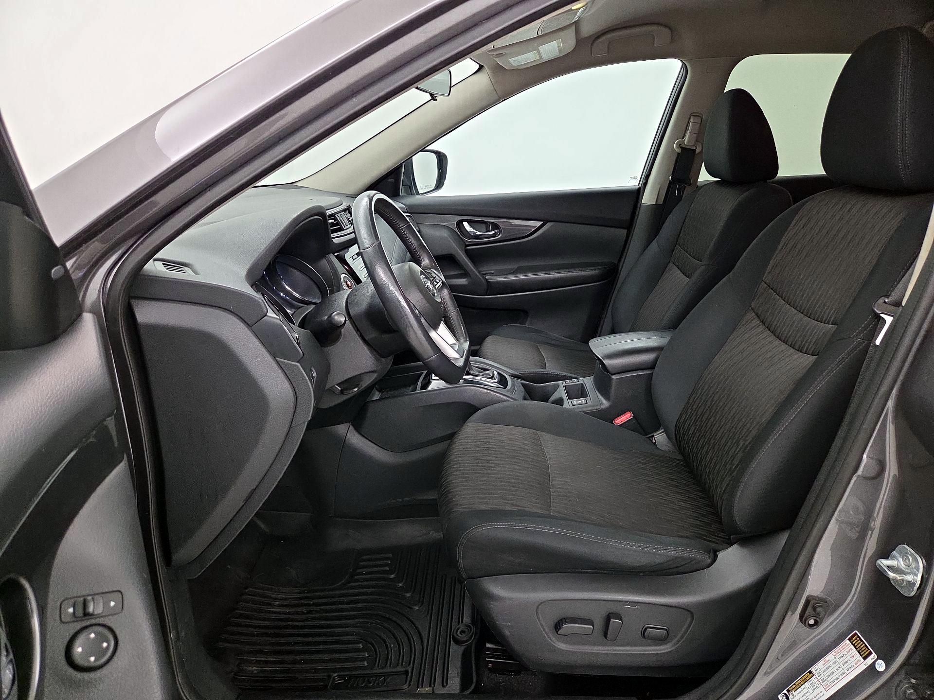 Thumbnail: 2017 Nissan Rogue - 11