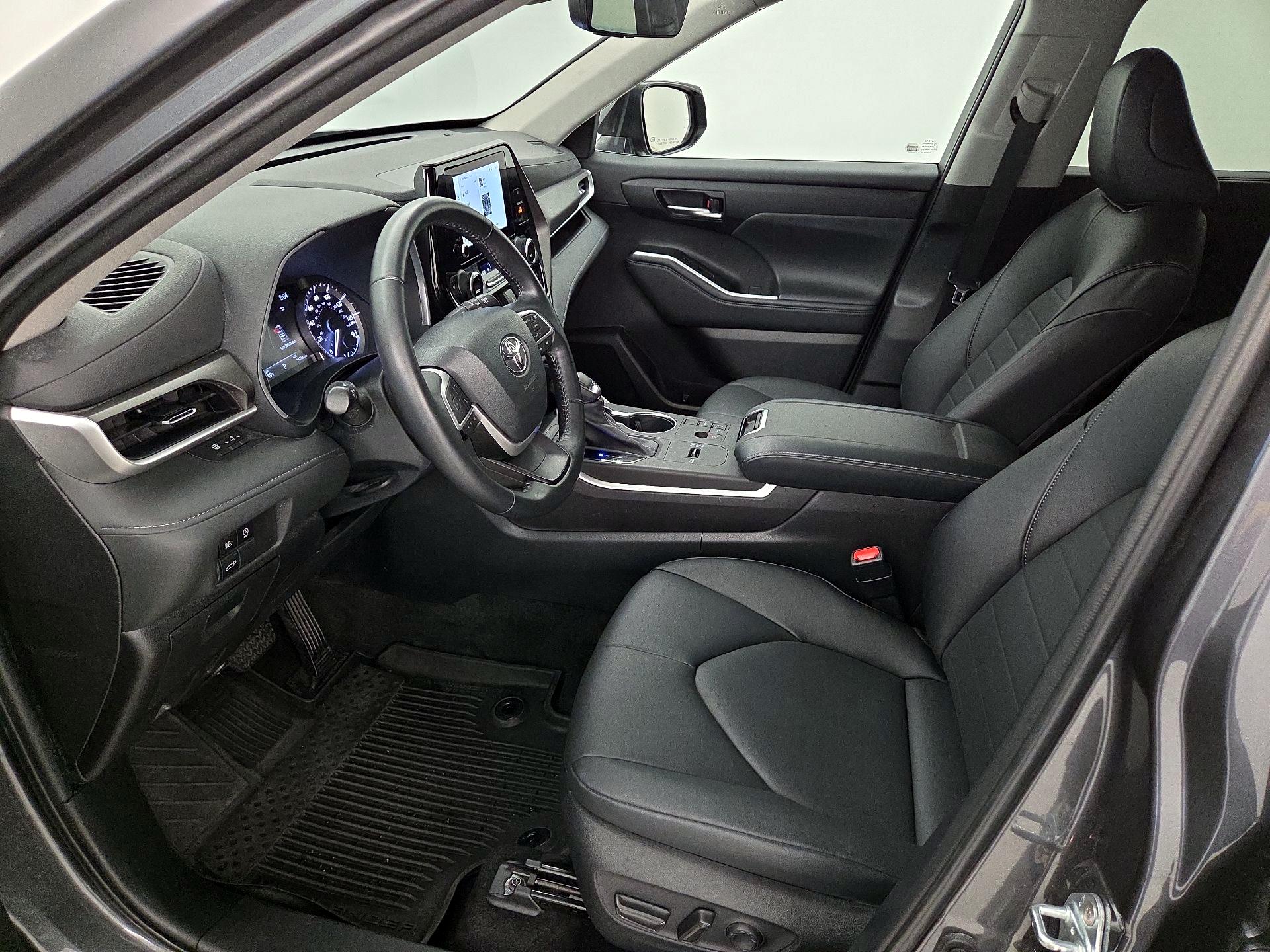 Thumbnail: 2023 Toyota Highlander - 11